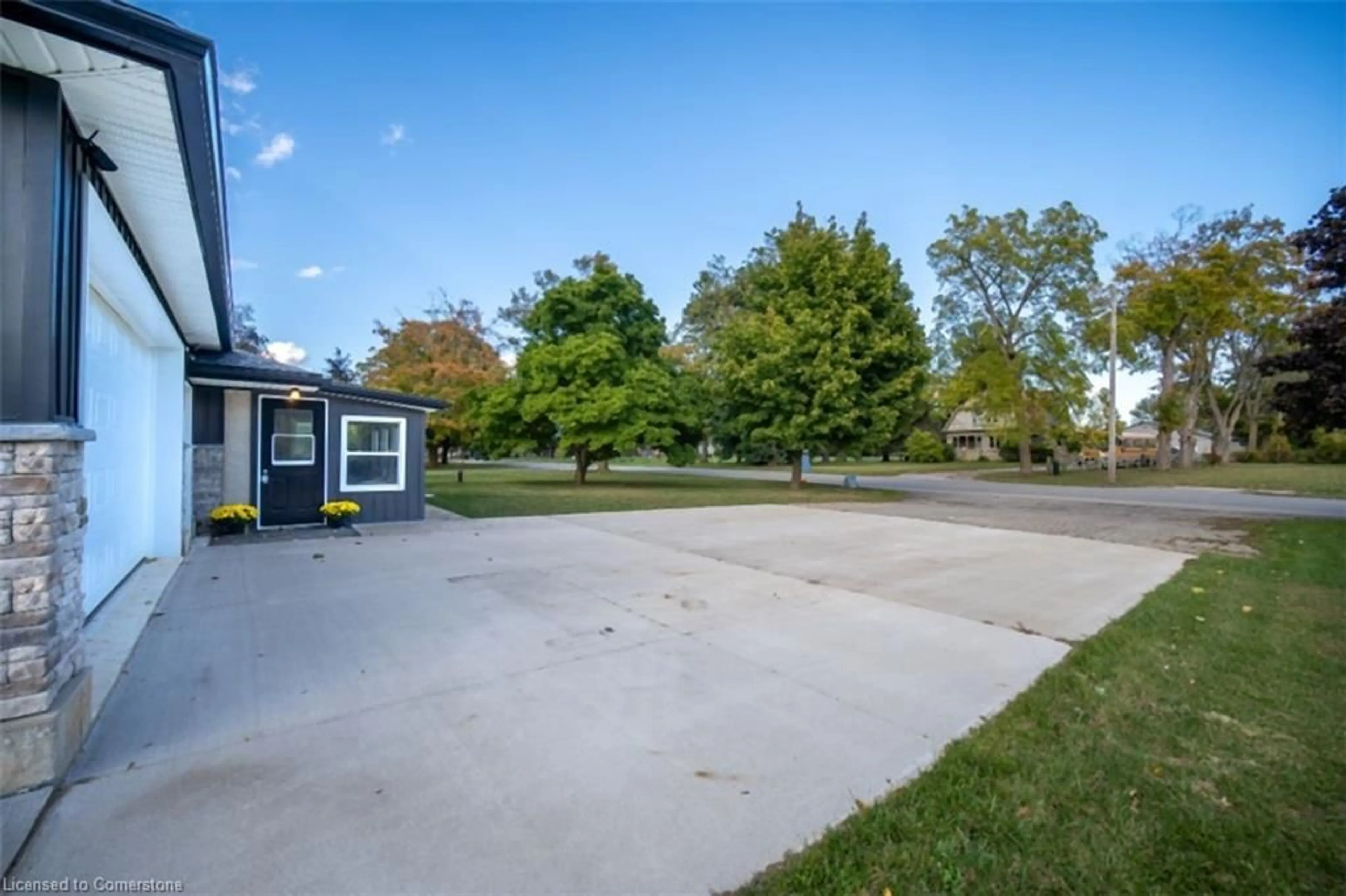 Patio, the street view for 9 Maple Ave, Burford Ontario N0E 1A0