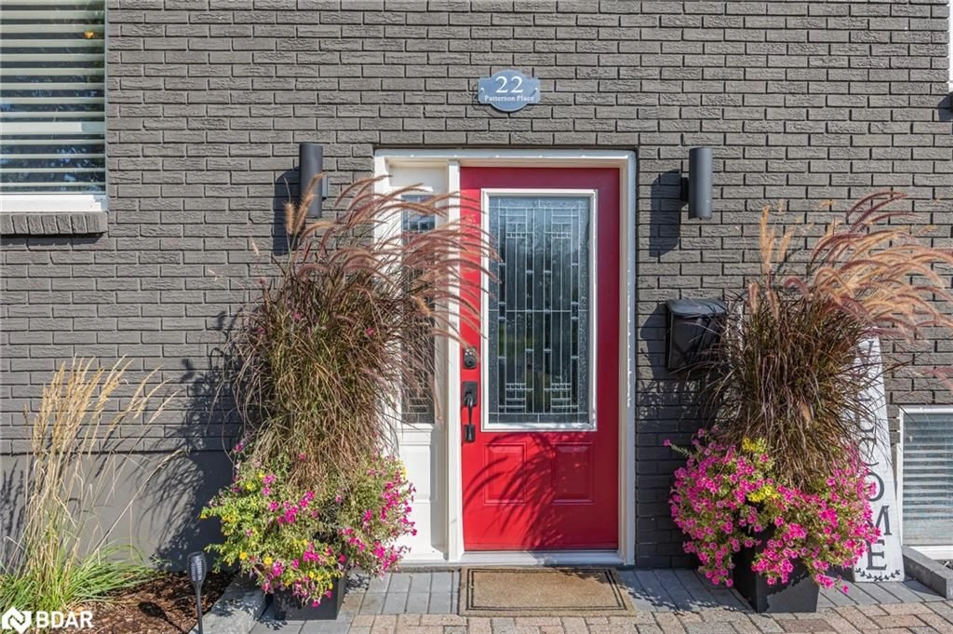 Indoor entryway for 22 Patterson Pl, Barrie Ontario L4N 6T2