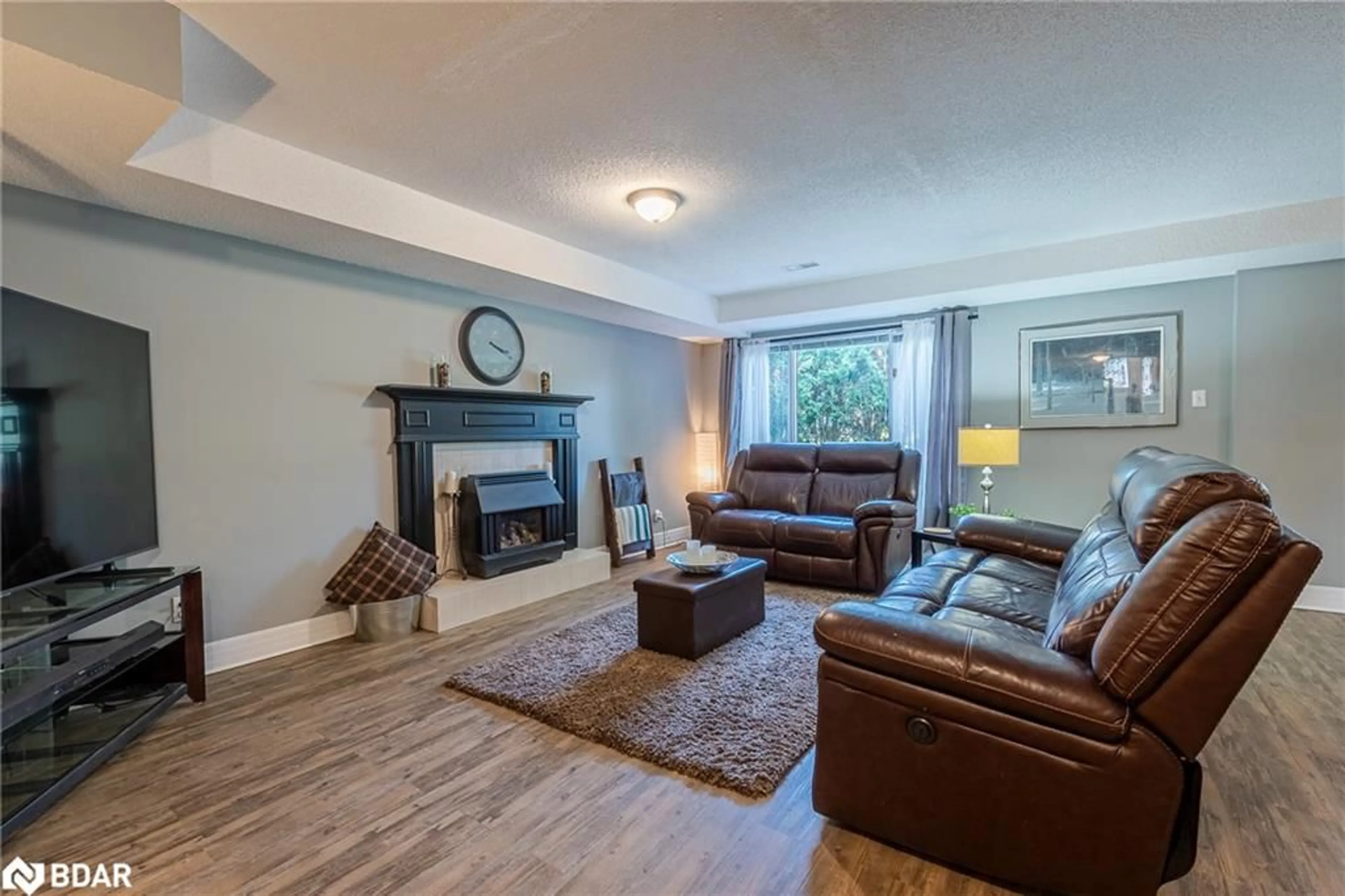 Living room, wood floors for 125 Riverview Rd, Alliston Ontario L9R 1S5