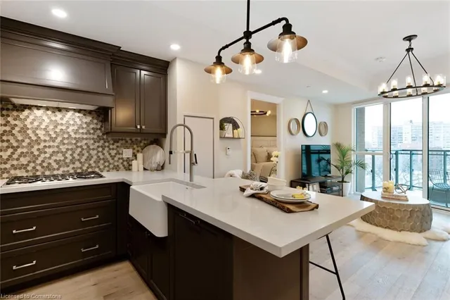 Additional property image - 2060 Lakeshore Rd Unit 606