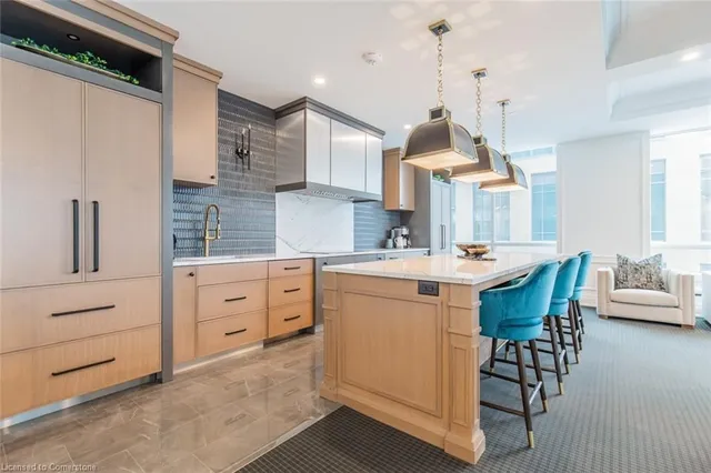 Additional property image - 2060 Lakeshore Rd Unit 606