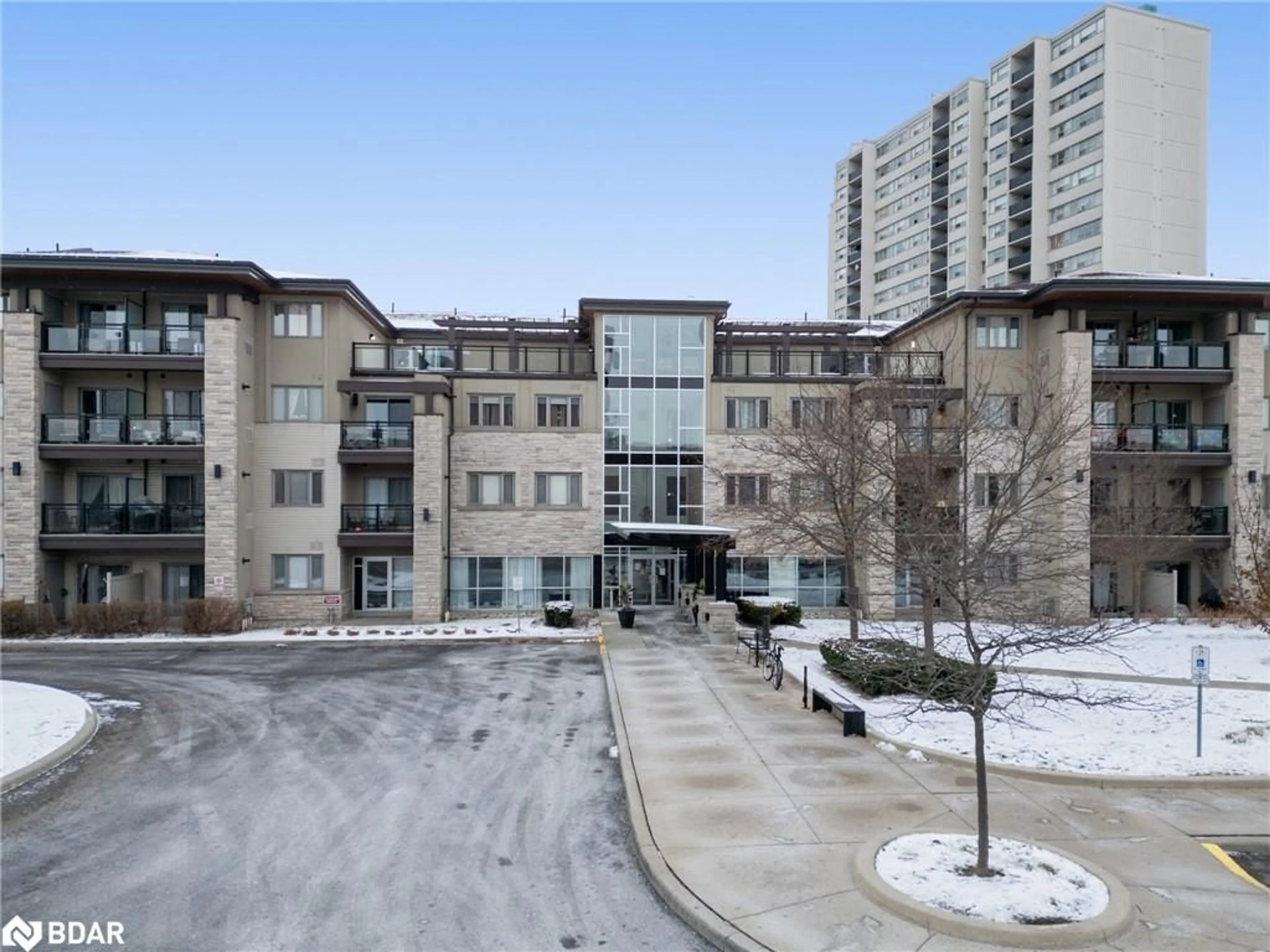 A pic from exterior of the house or condo, the front or back of building for 570 Lolita Gdns #125, Mississauga Ontario L5A 0A1