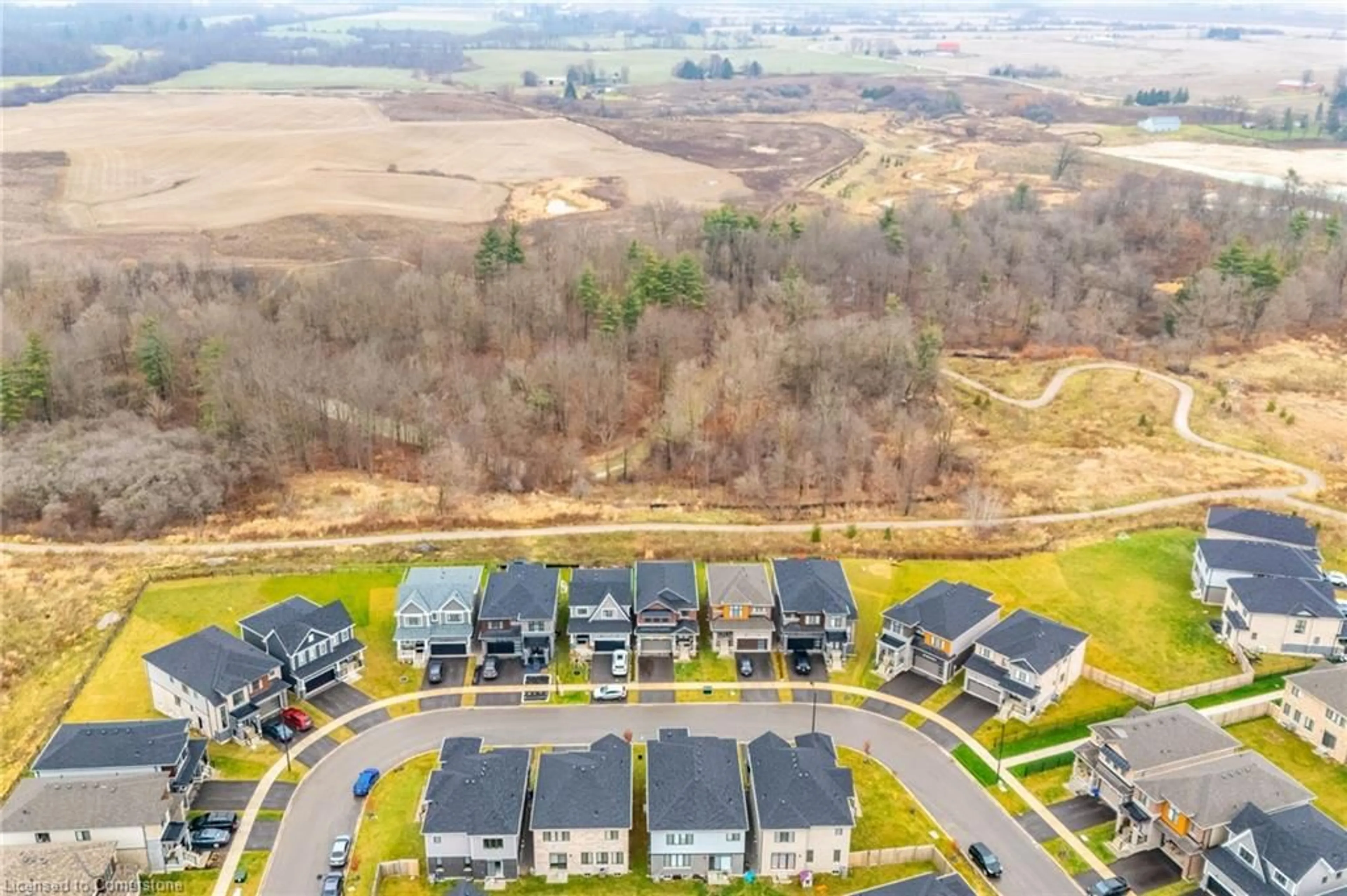 A pic from outside/outdoor area/front of a property/back of a property/a pic from drone, mountain view for 48 Hawick Crescent Cres, Caledonia Ontario N3W 0G5