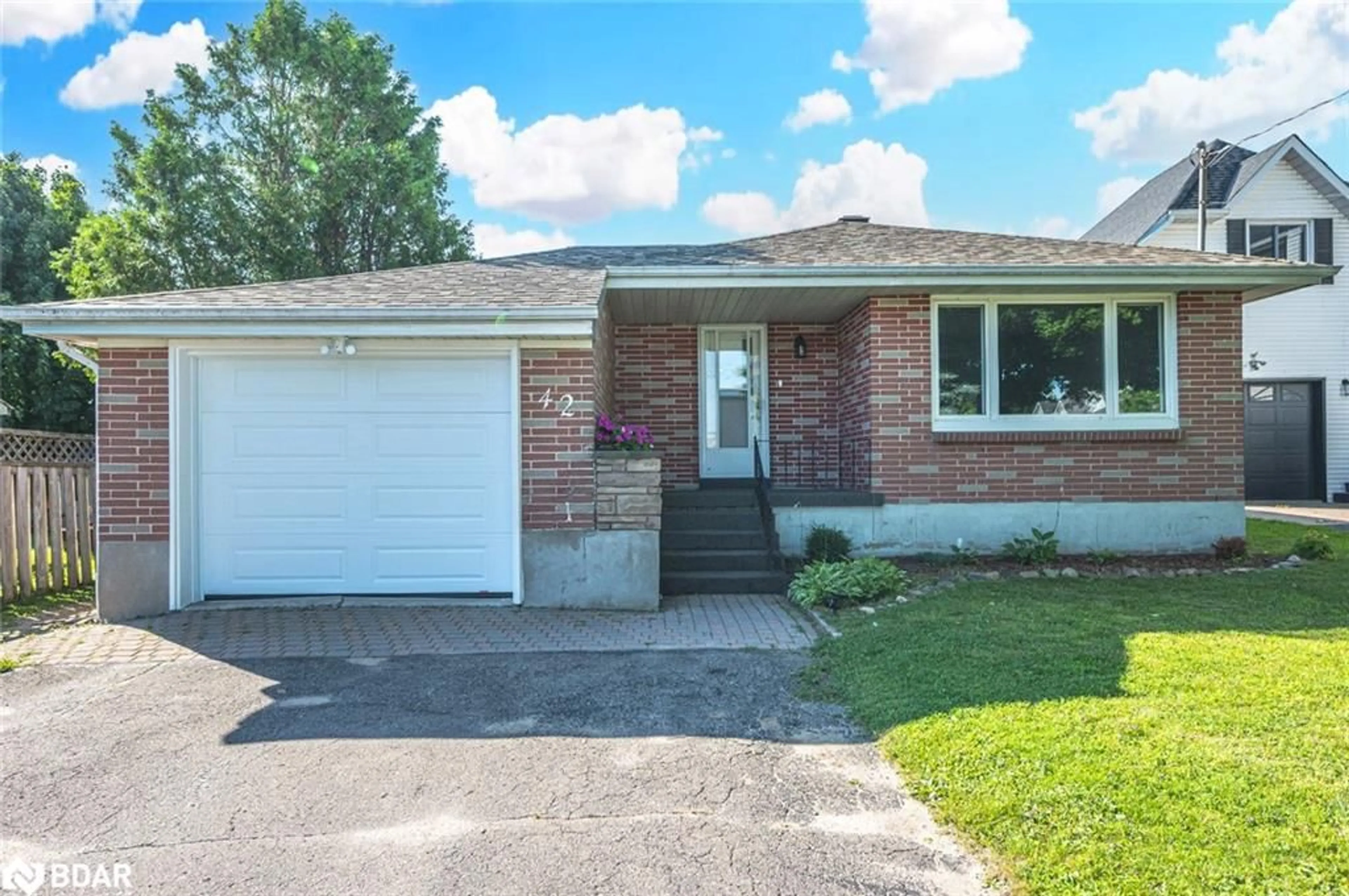 Frontside or backside of a home, cottage for 42 Poyntz St, Penetanguishene Ontario L9M 1N4