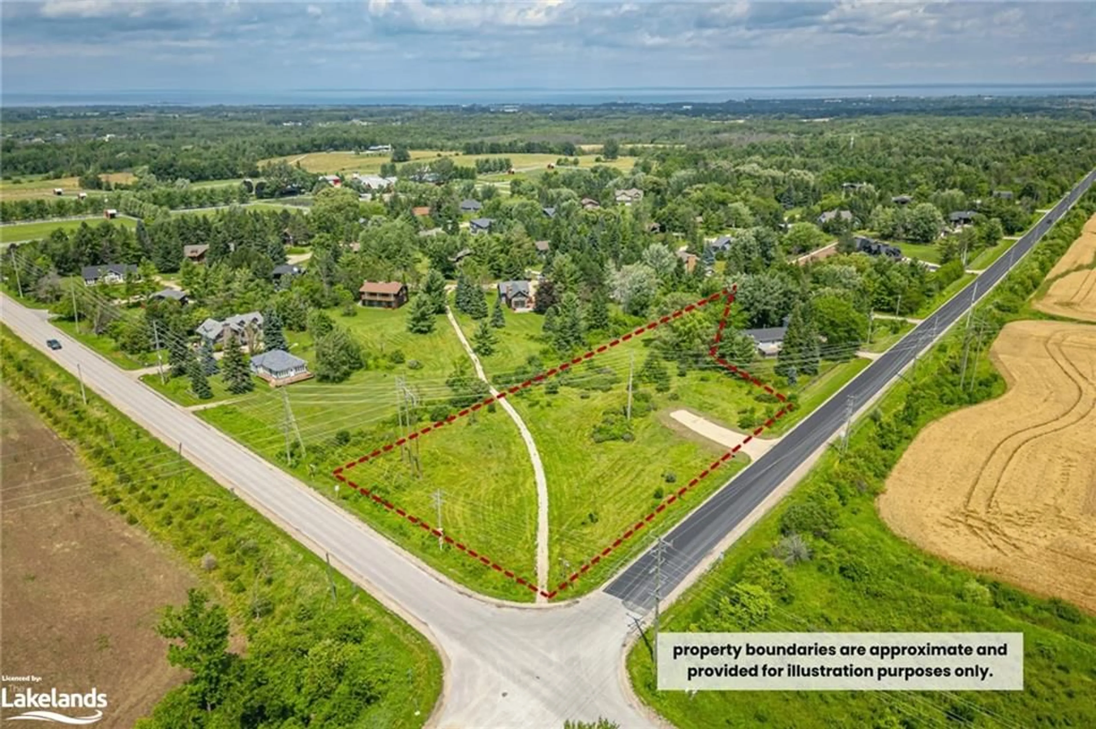 A pic from exterior of the house or condo, the fenced backyard for 8680 Poplar Side Rd, Clearview Ontario L9Y 3Y9