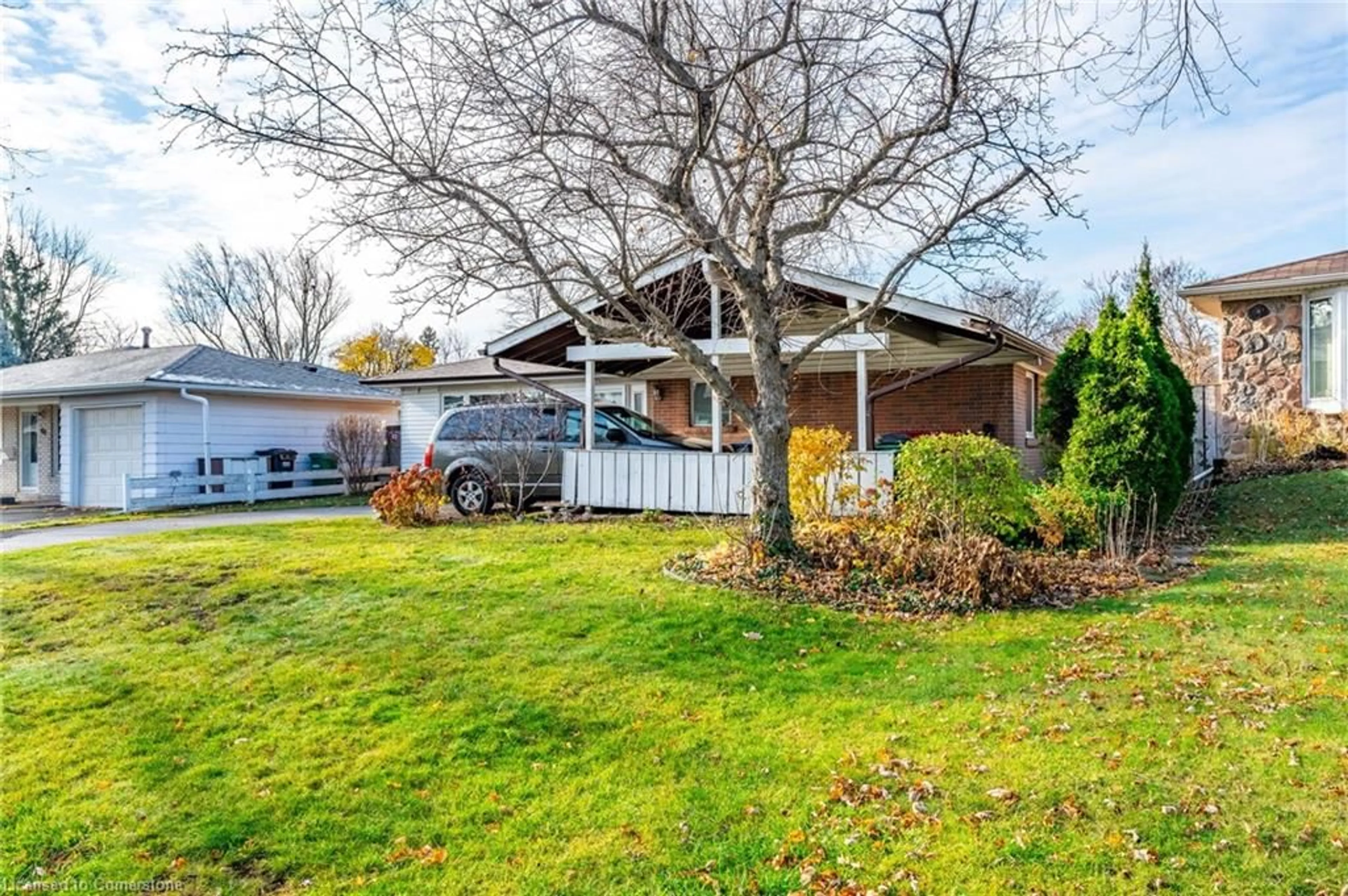 Frontside or backside of a home, cottage for 62 Roberts Cres, Brampton Ontario L6W 1G8