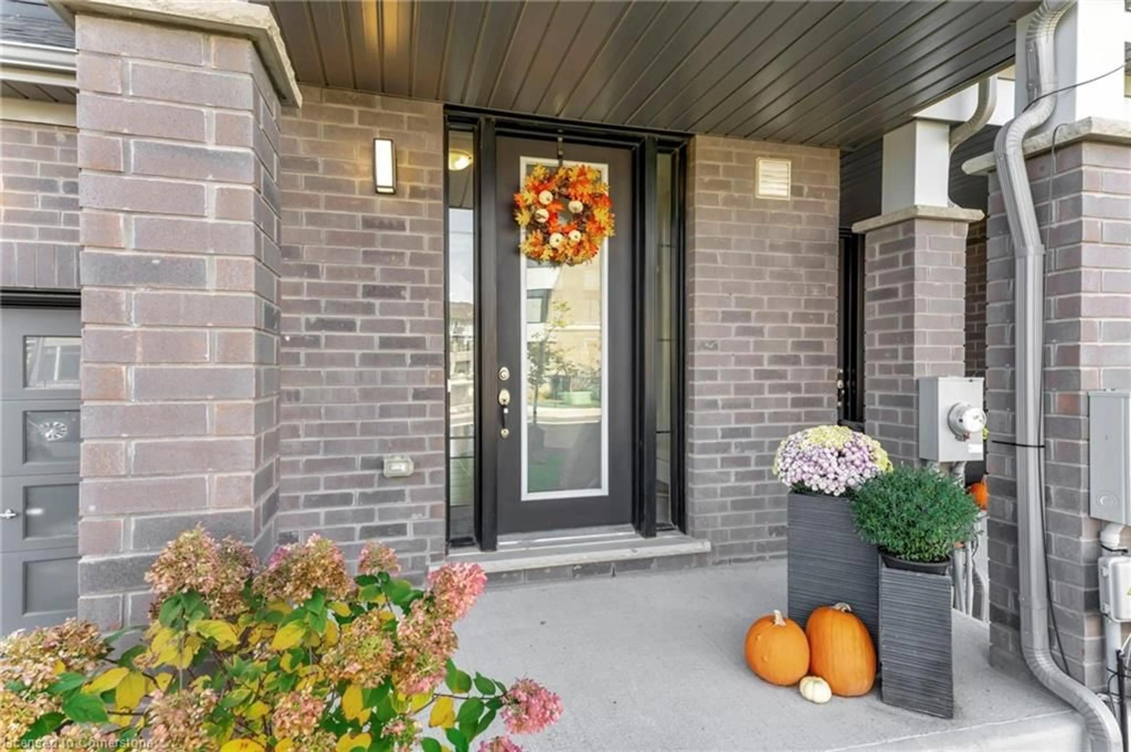 Indoor entryway, wood floors for 7 Freedom Cres, Mount Hope Ontario L0R 1W0