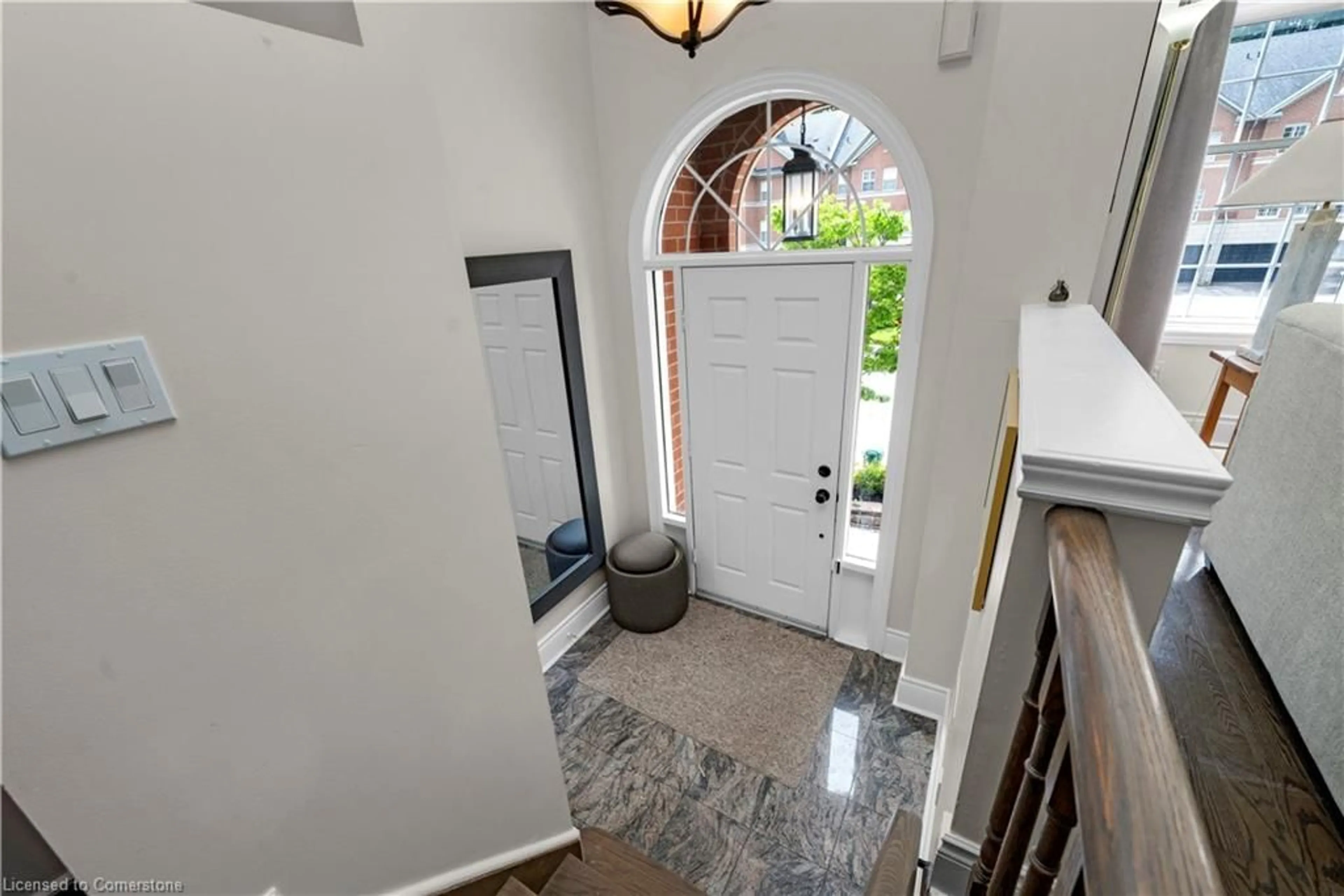 Indoor entryway, ceramic floors for 8038 Yonge St #19, Thornhill Ontario L4J 1W3