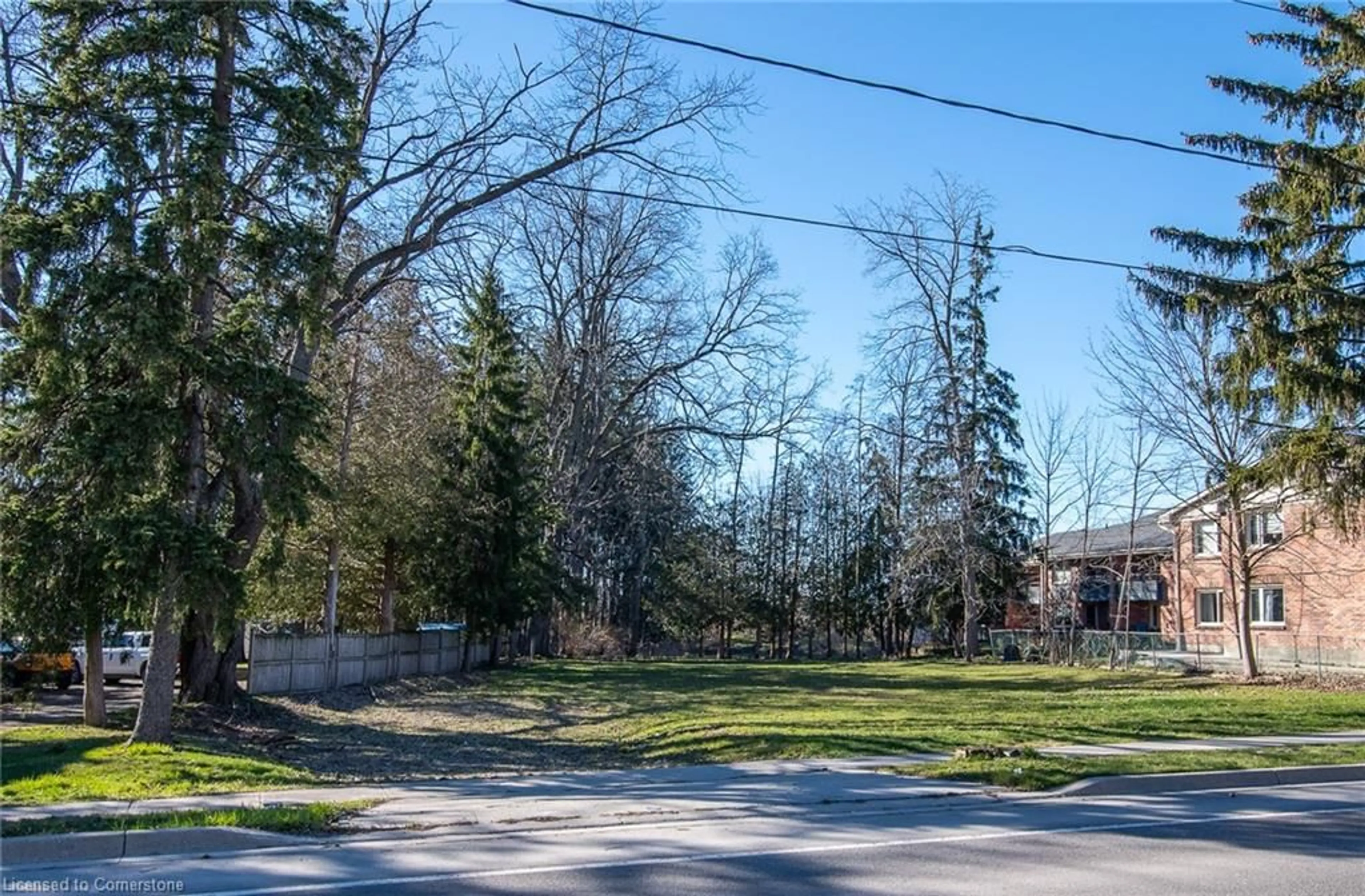 A pic from exterior of the house or condo, the fenced backyard for 140 Waterloo St, New Hamburg Ontario N3A 1T9