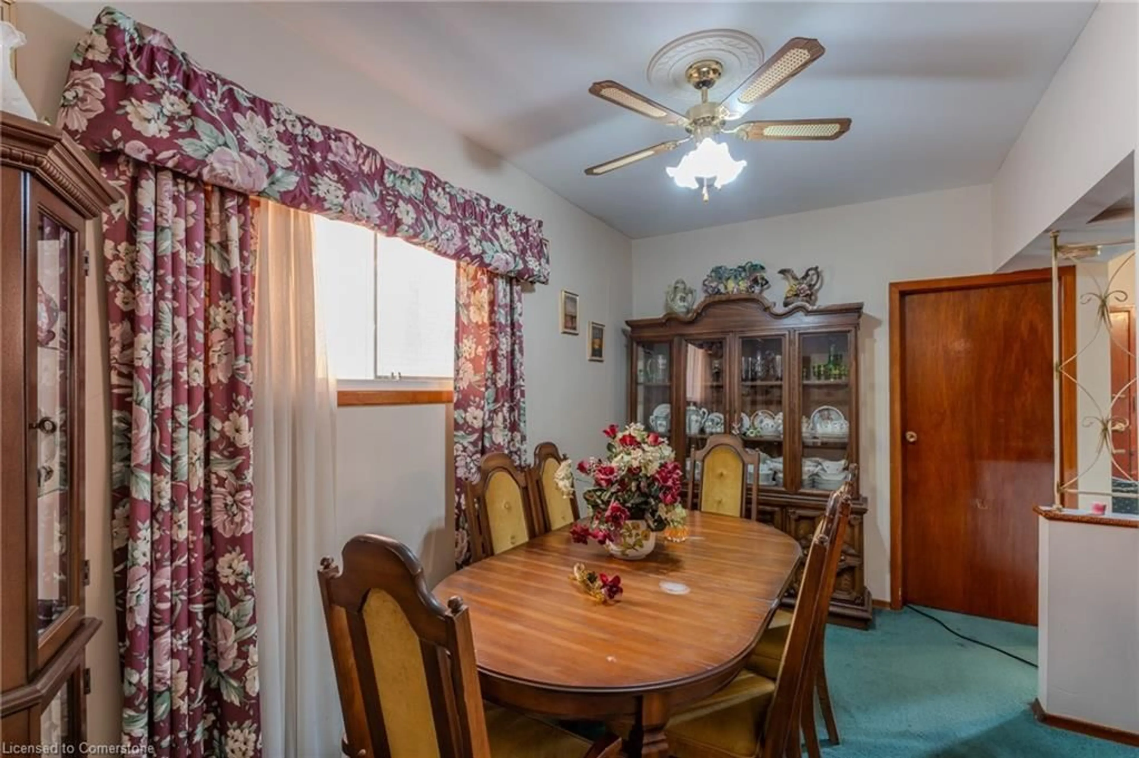 Dining room, wood floors, cottage for 33 Clyde St, Hamilton Ontario L8L 5R5