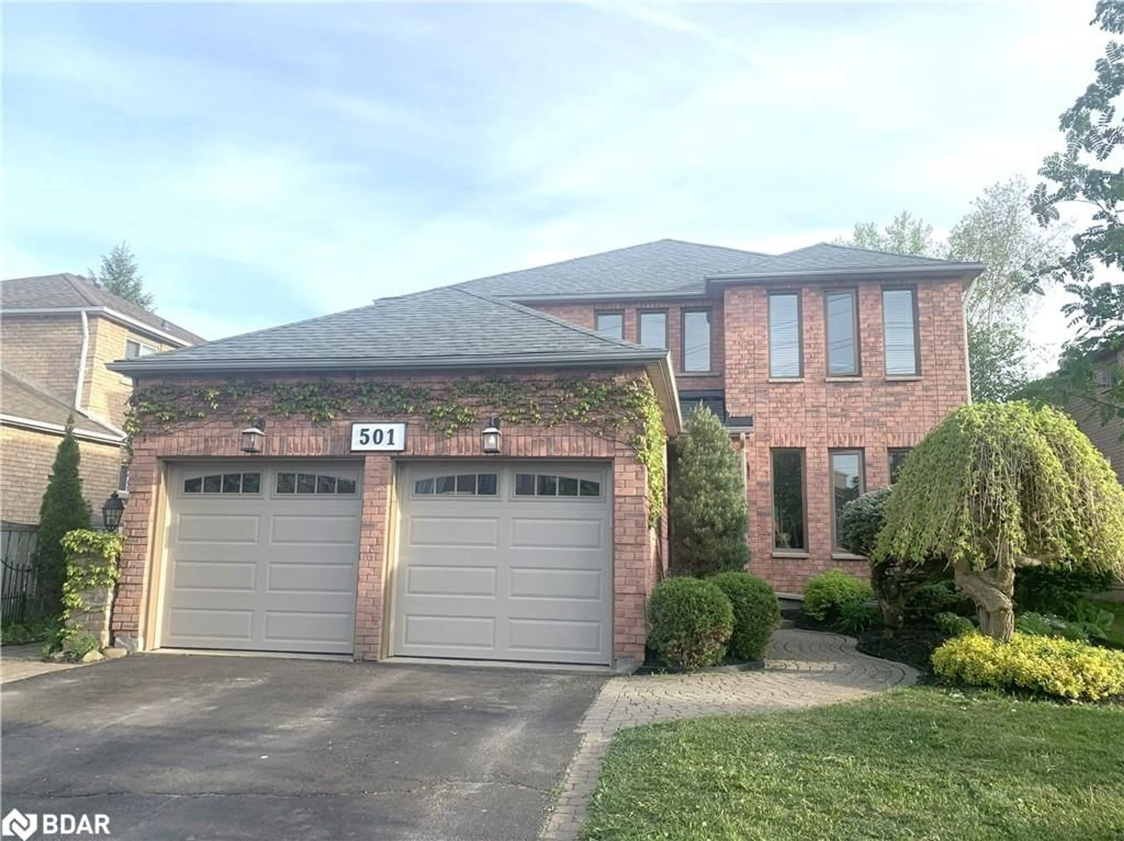 Home with brick exterior material for 501 Grove St, Barrie Ontario L4M 5Z4