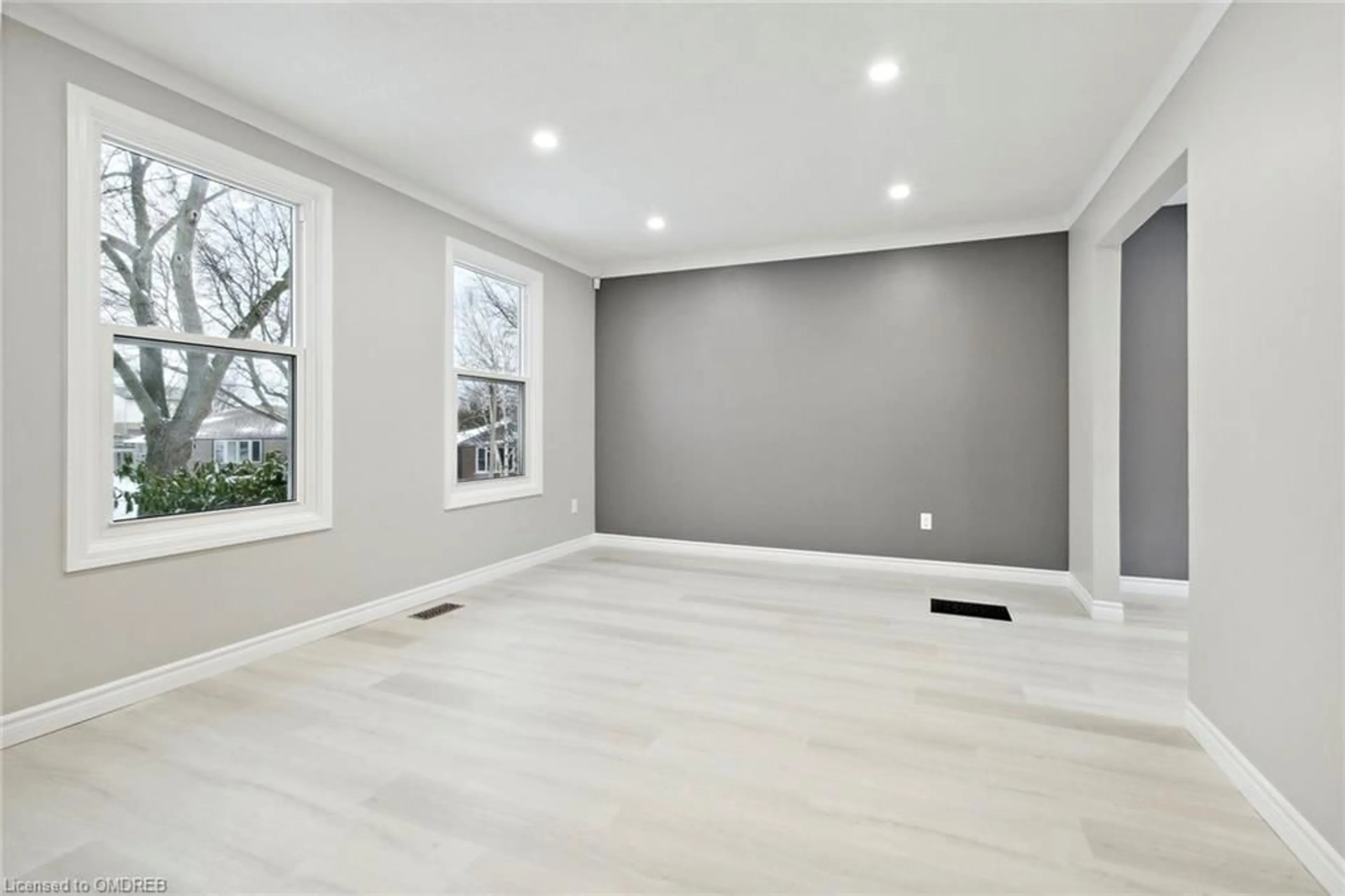 A pic of a room, wood floors for 33 Upton Cres Cres, Guelph Ontario N1E 6P1