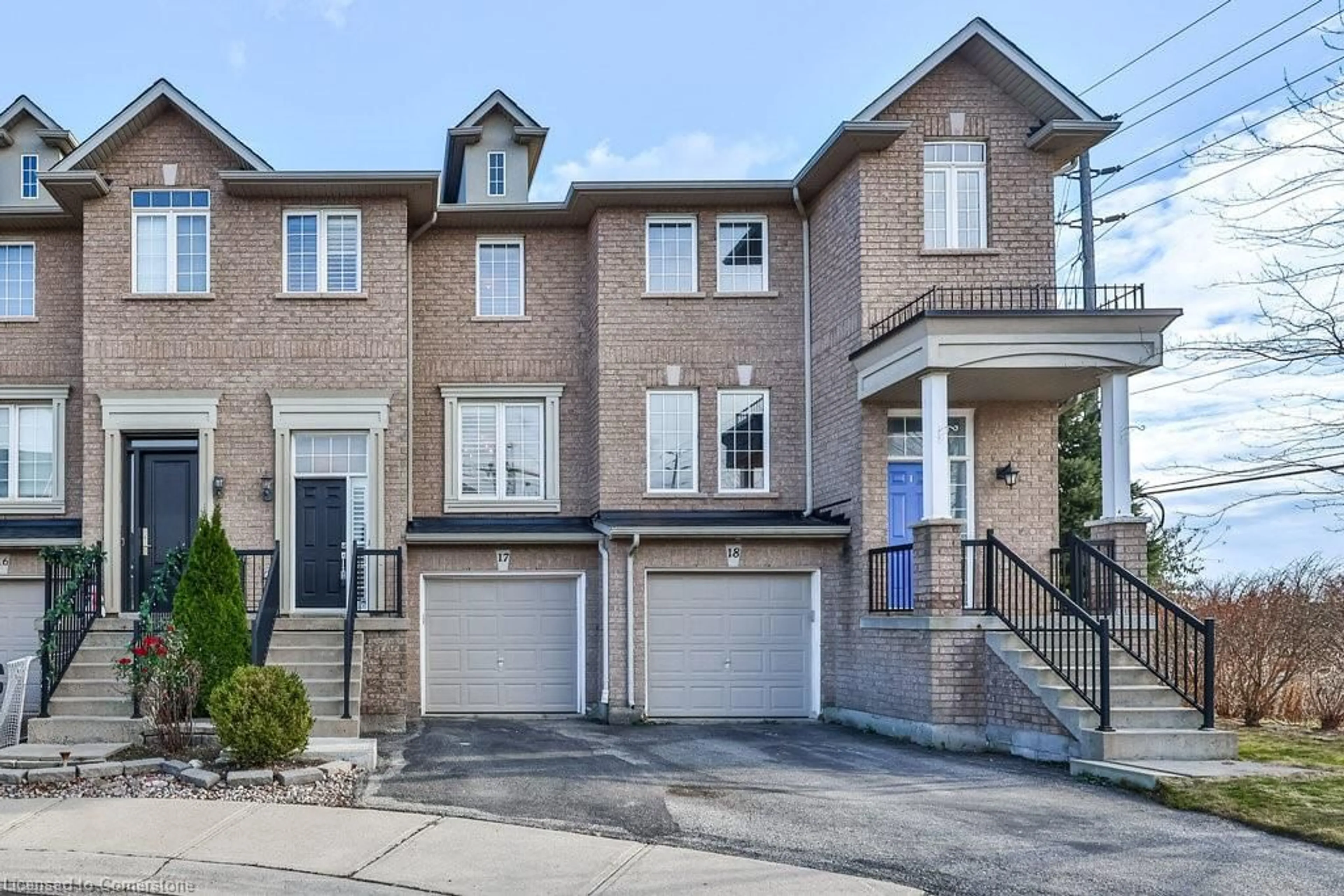 A pic from exterior of the house or condo, the street view for 2280 Baronwood Dr #17, Oakville Ontario L6M 5J8