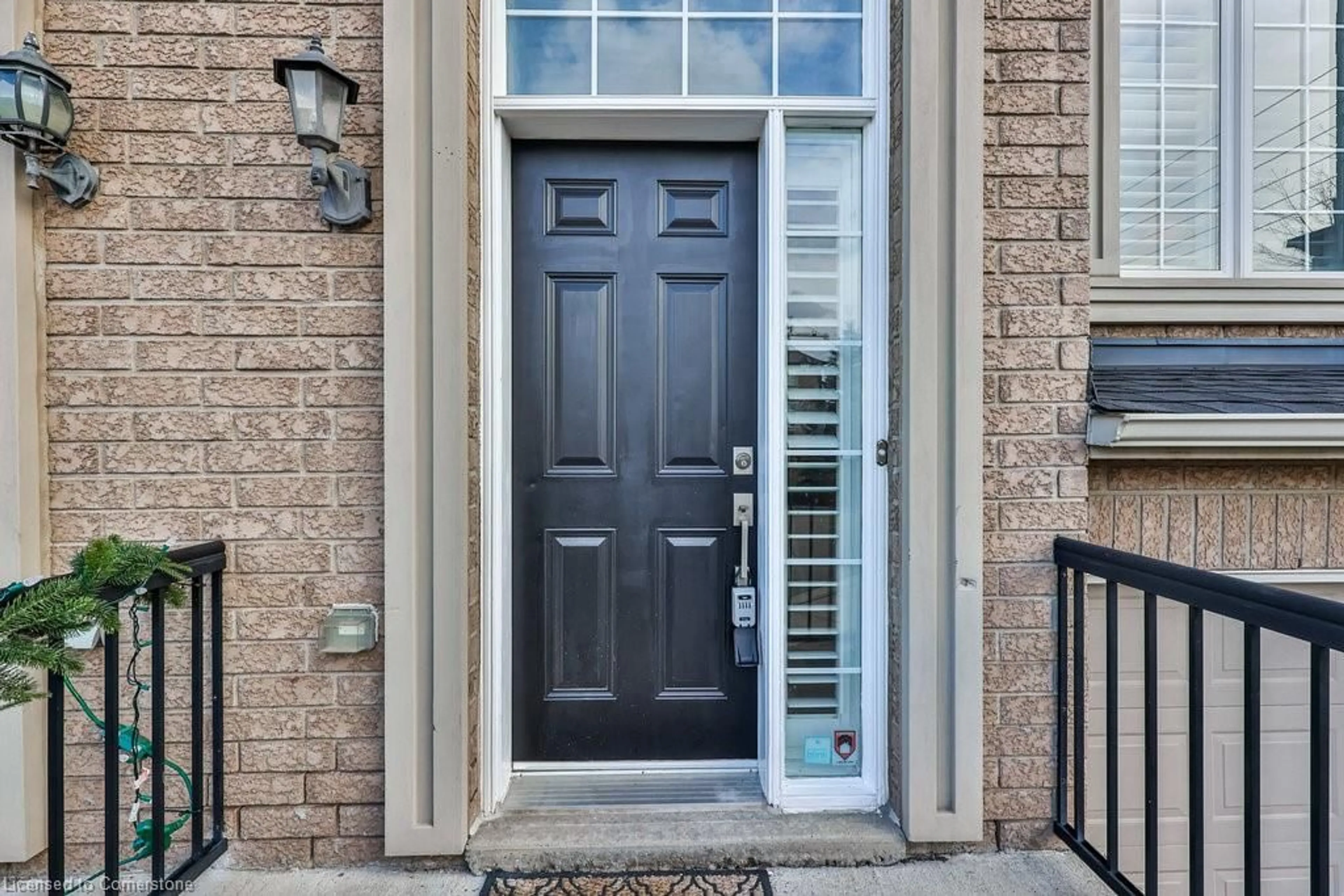 Indoor entryway, wood floors for 2280 Baronwood Dr #17, Oakville Ontario L6M 5J8