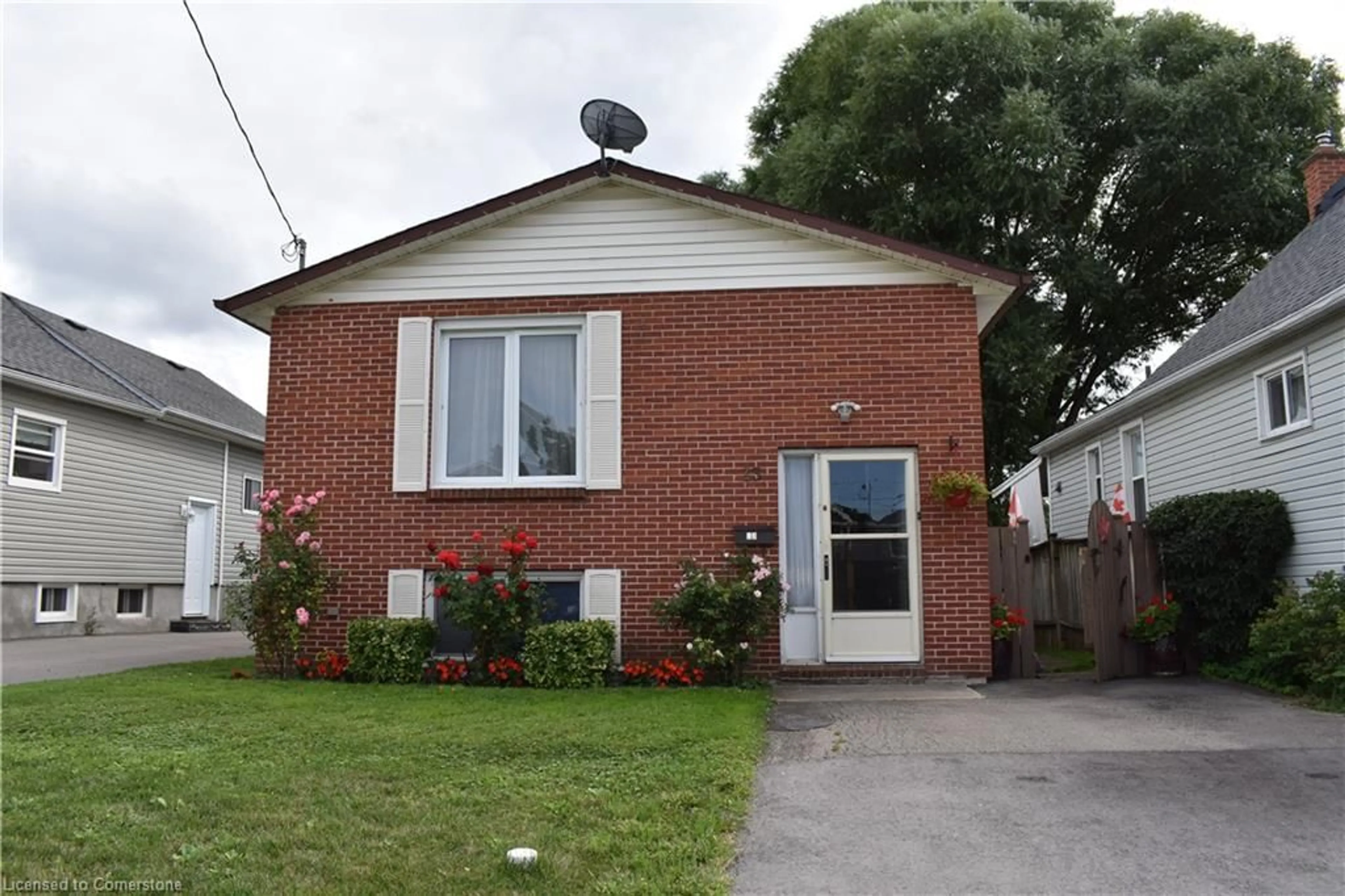 Frontside or backside of a home, cottage for 13 Cumming St, St. Catharines Ontario L2S 1H6