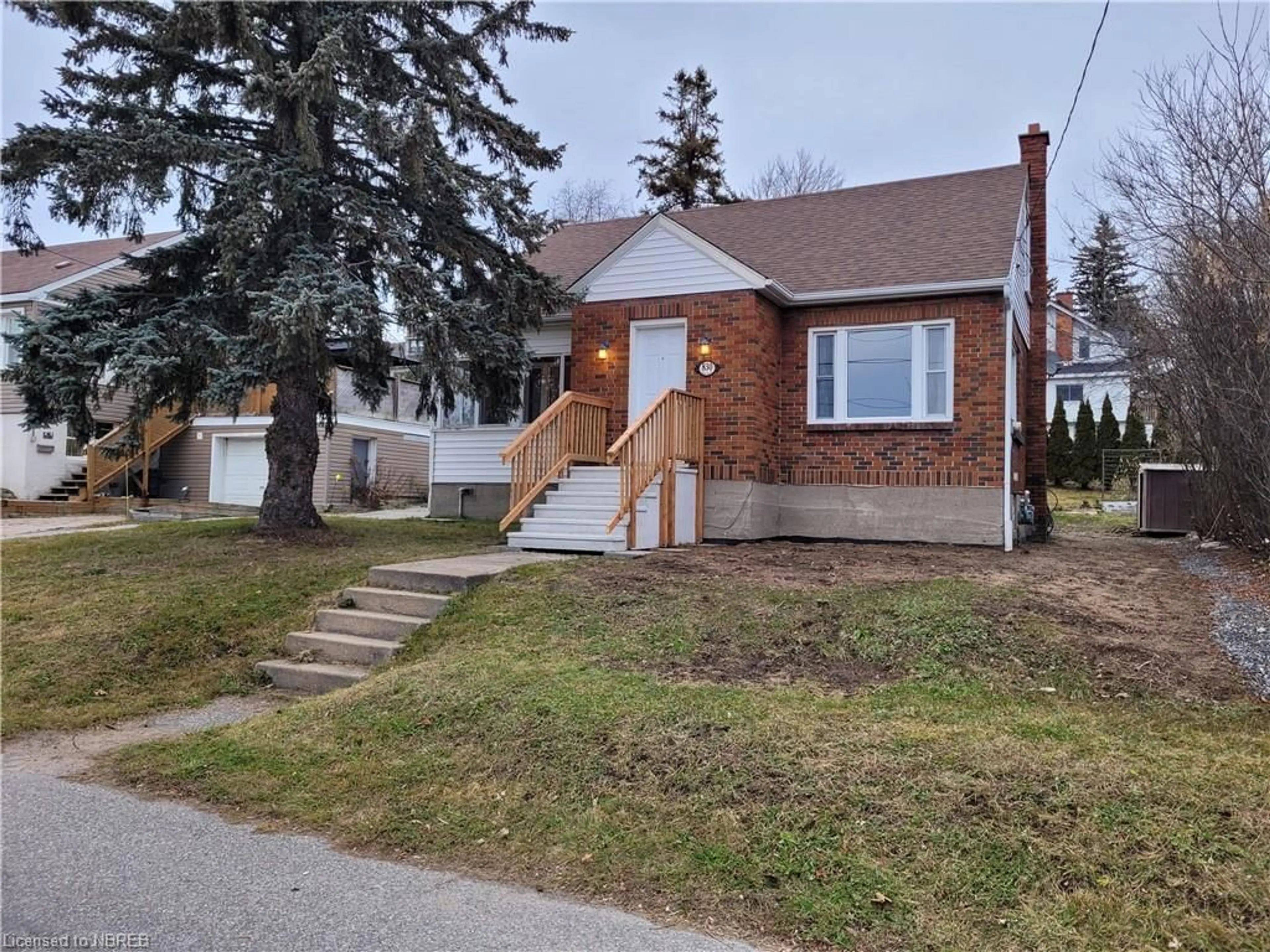 Frontside or backside of a home, cottage for 830 Jane St, North Bay Ontario P1B 3H5