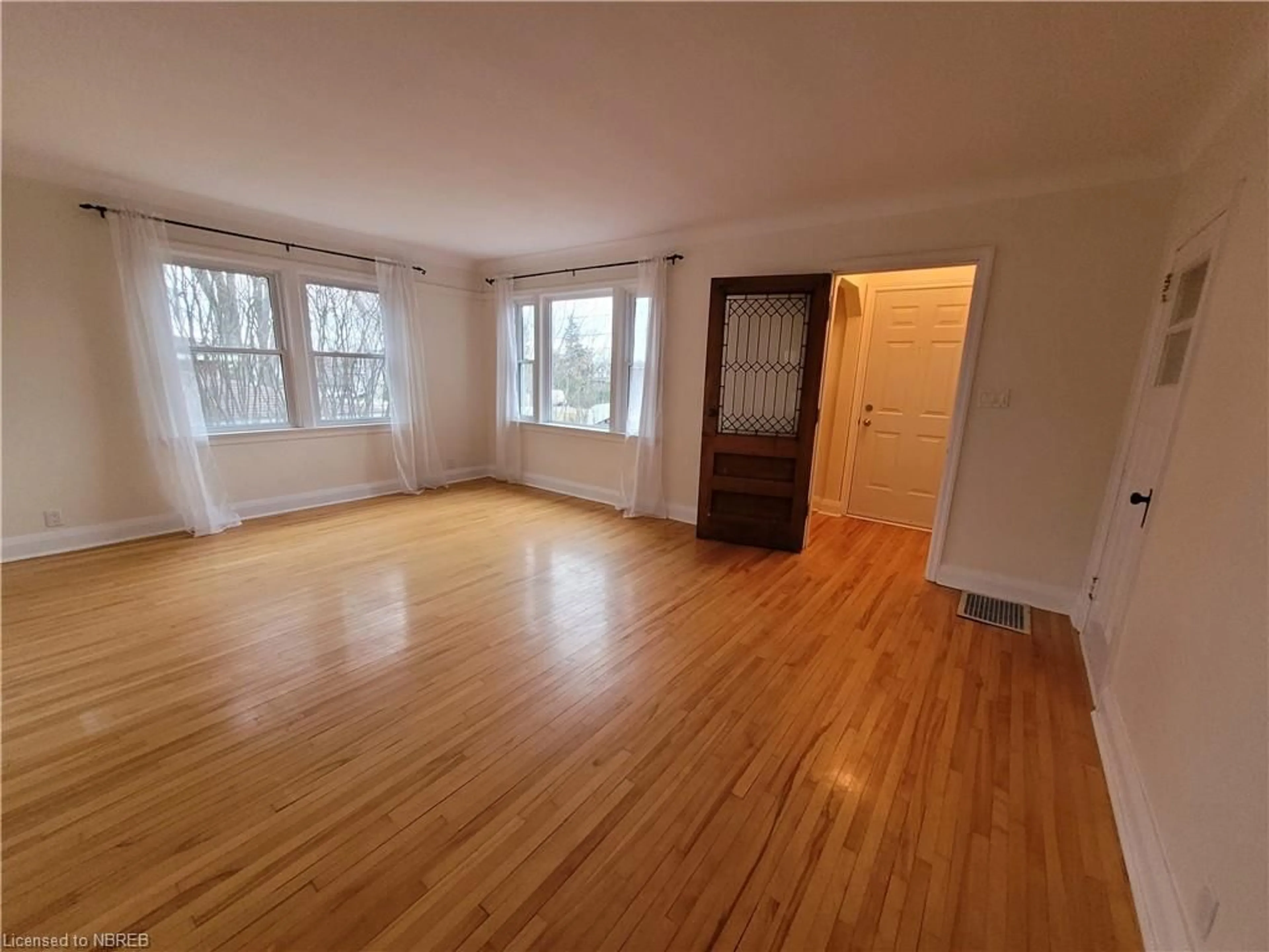 A pic of a room, wood floors for 830 Jane St, North Bay Ontario P1B 3H5