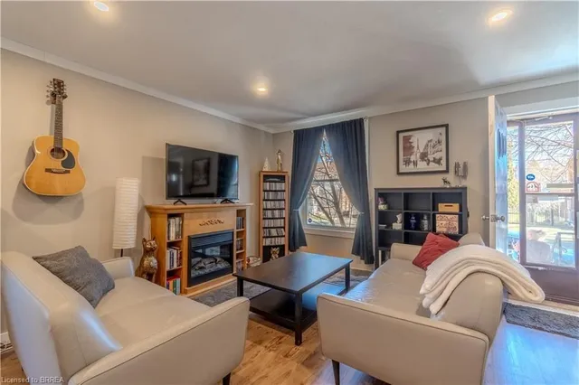 21 Wade Ave, Brantford 3