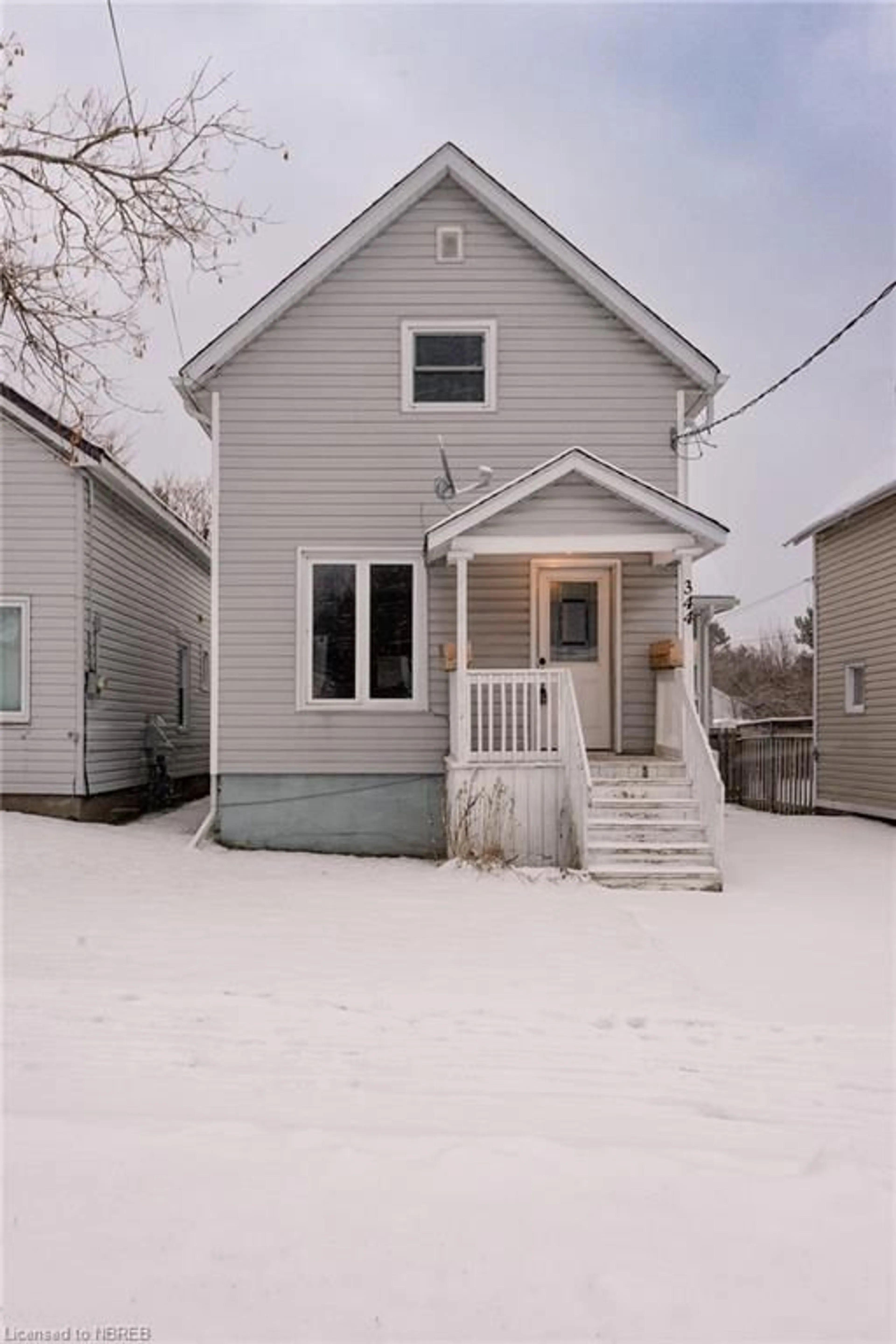 Frontside or backside of a home, cottage for 344 Duke St, North Bay Ontario P1B 6G1