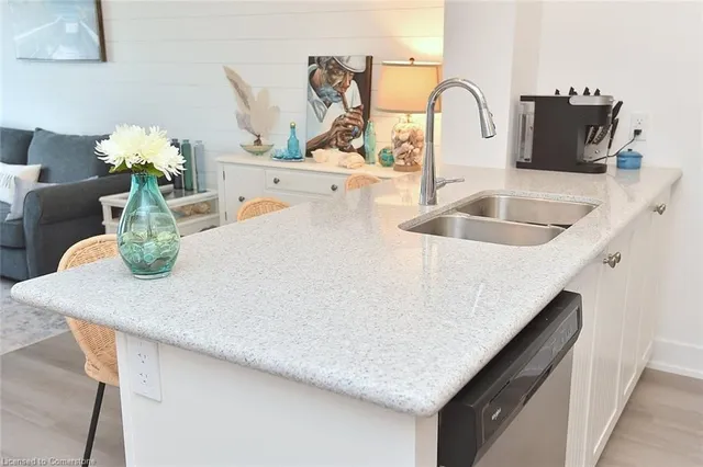 Additional property image - 450 Dundas St Unit 707