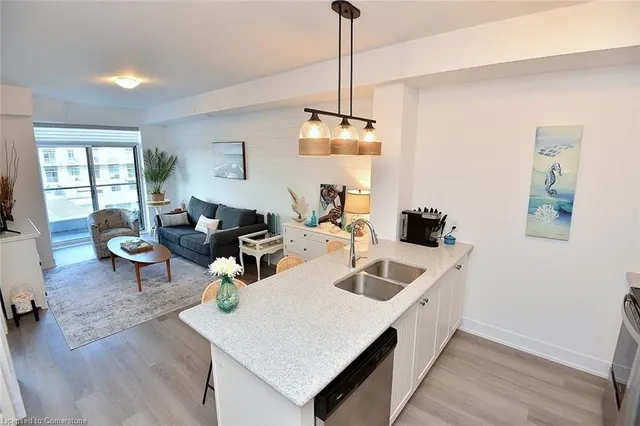 Additional property image - 450 Dundas St Unit 707