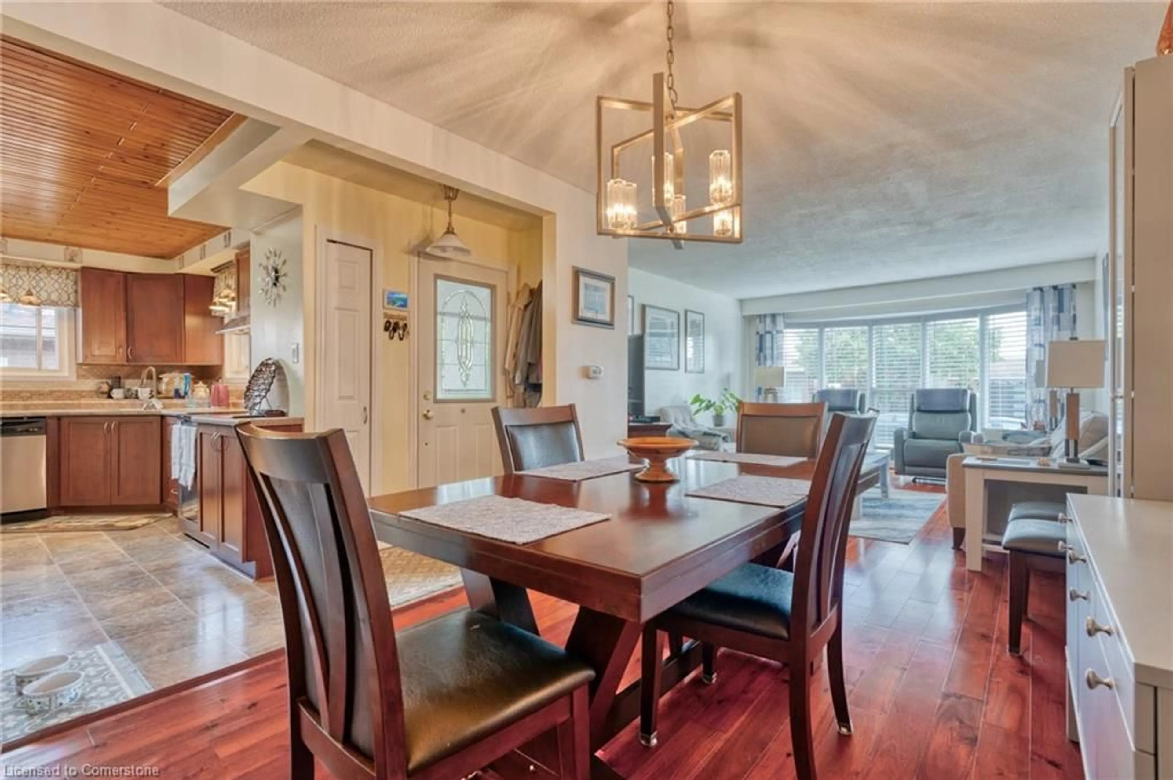 Dining room, wood floors, cottage for 53 Anna Capri Dr, Hamilton Ontario L8W 1M7