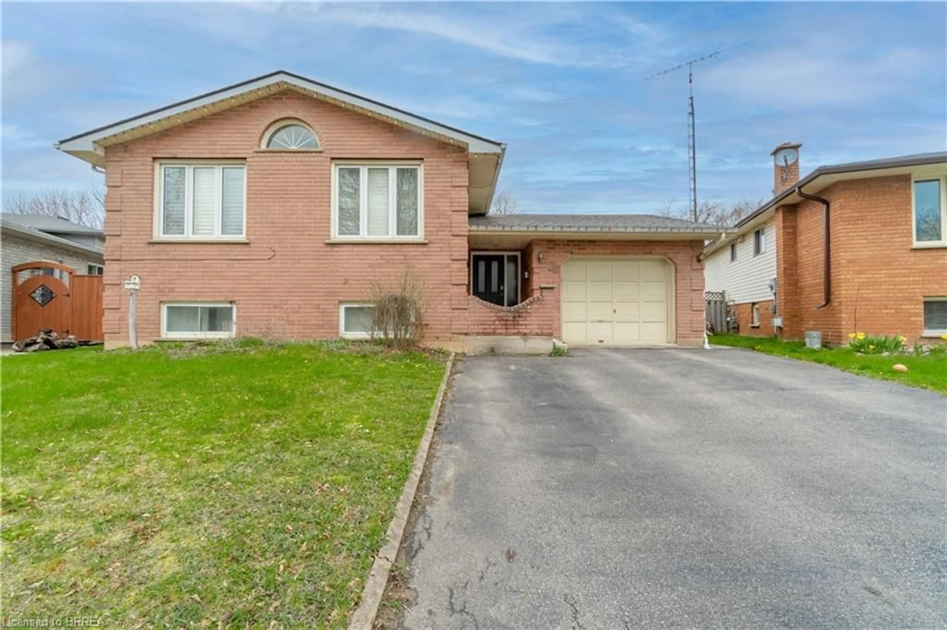 Frontside or backside of a home, the street view for 88 Gillin Rd, Brantford Ontario N3P 1X3