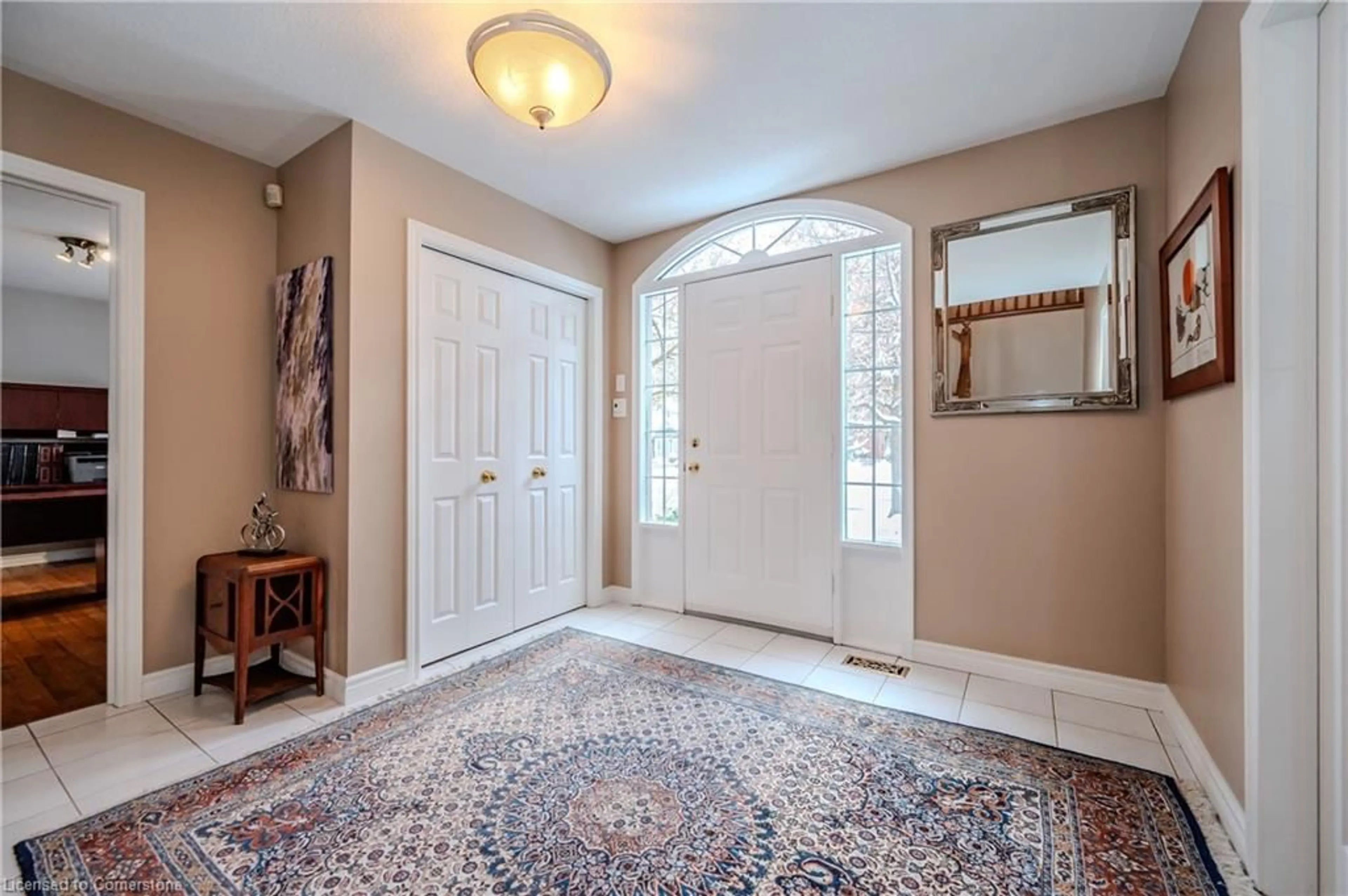 Indoor entryway, carpet floors for 586 Guildwood Pl, Waterloo Ontario N2K 3M4