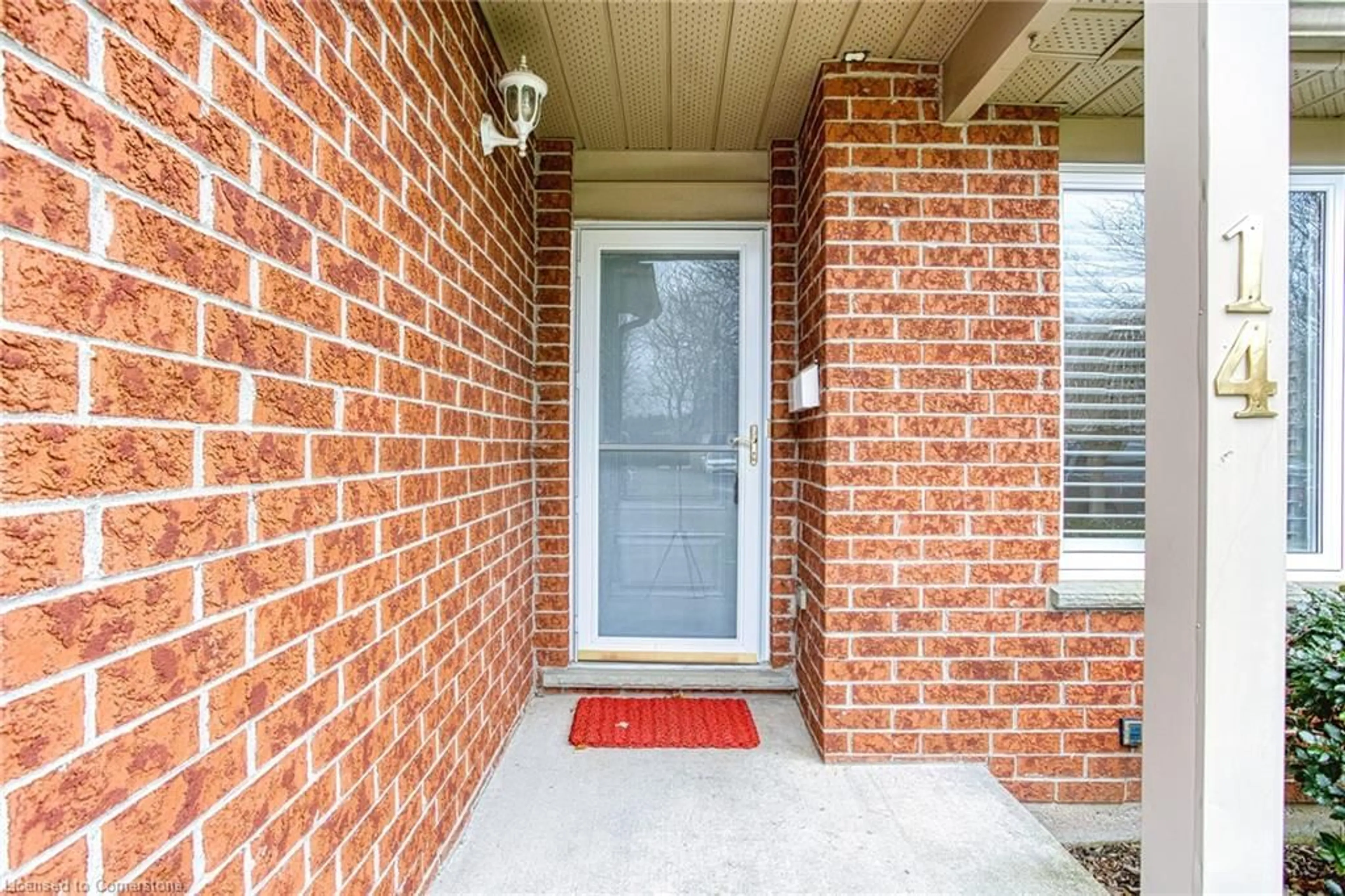 Indoor entryway for 14 Saddler St, Fonthill Ontario L0S 1E0