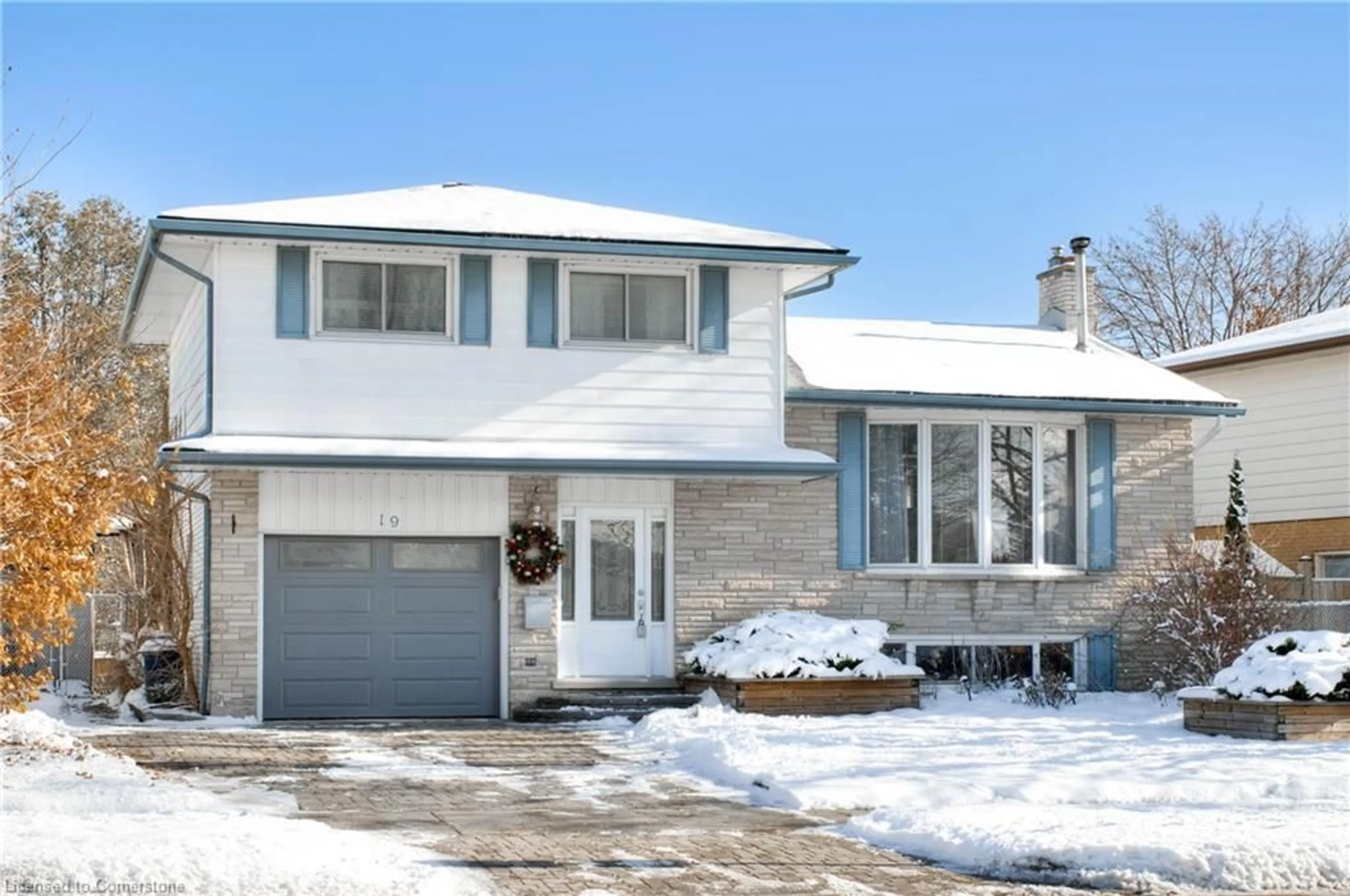 Frontside or backside of a home, cottage for 19 Halifax Dr, Kitchener Ontario N2B 2Y4