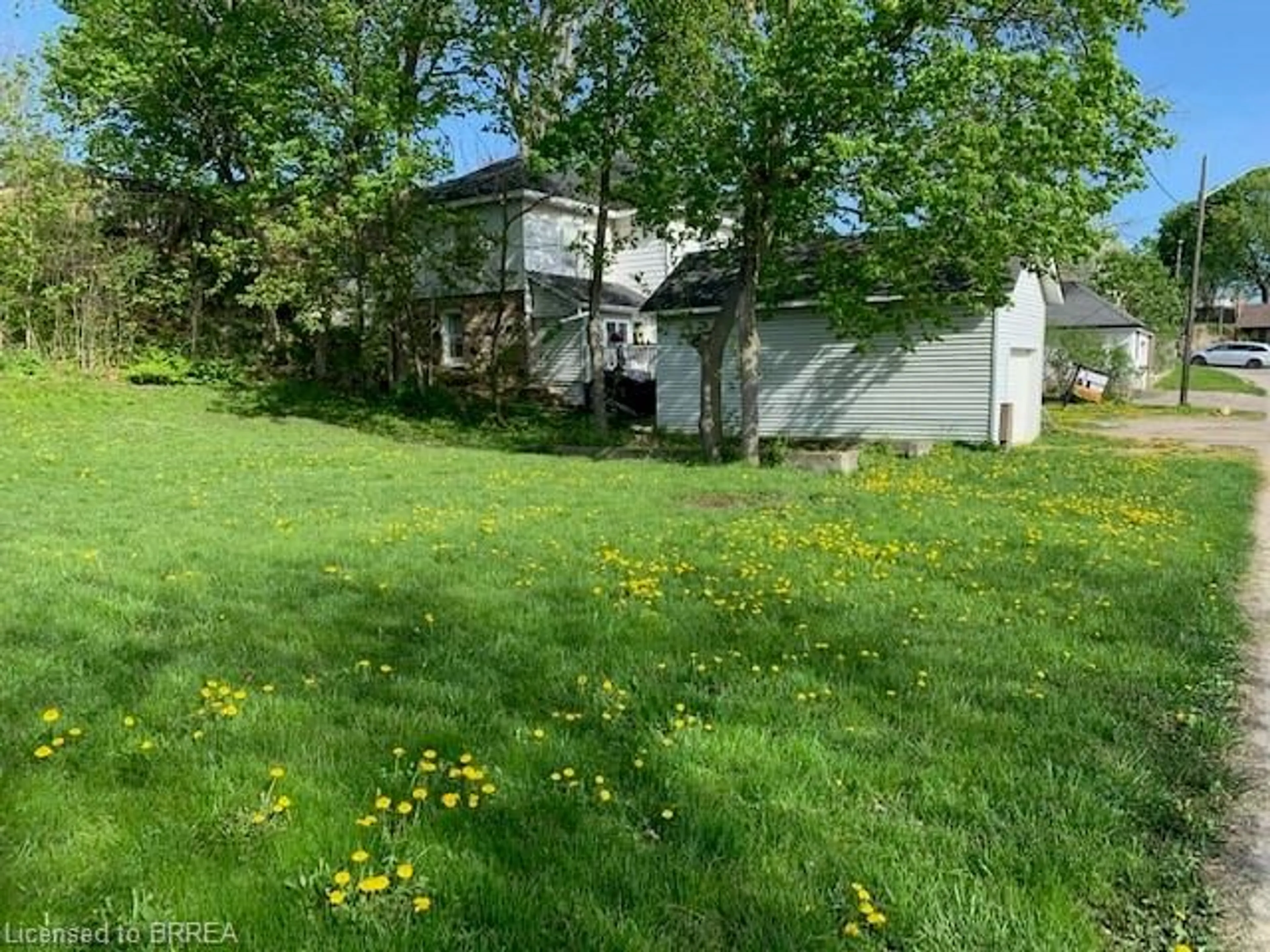 Frontside or backside of a home, the fenced backyard for 7 Cross St, Paris Ontario N3L 1Z8