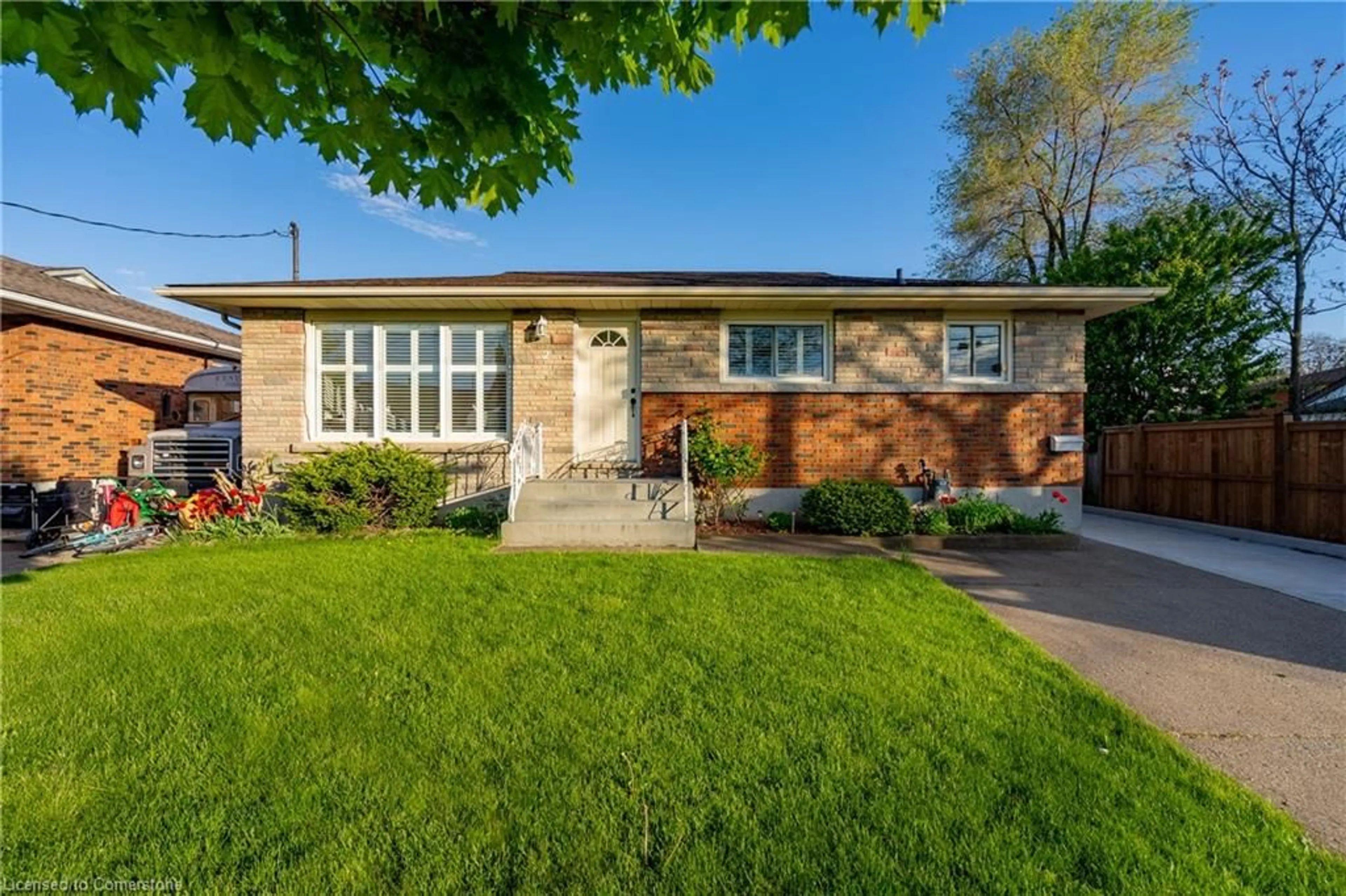 Frontside or backside of a home, cottage for 2 Anderson St, St. Catharines Ontario L2M 5C9