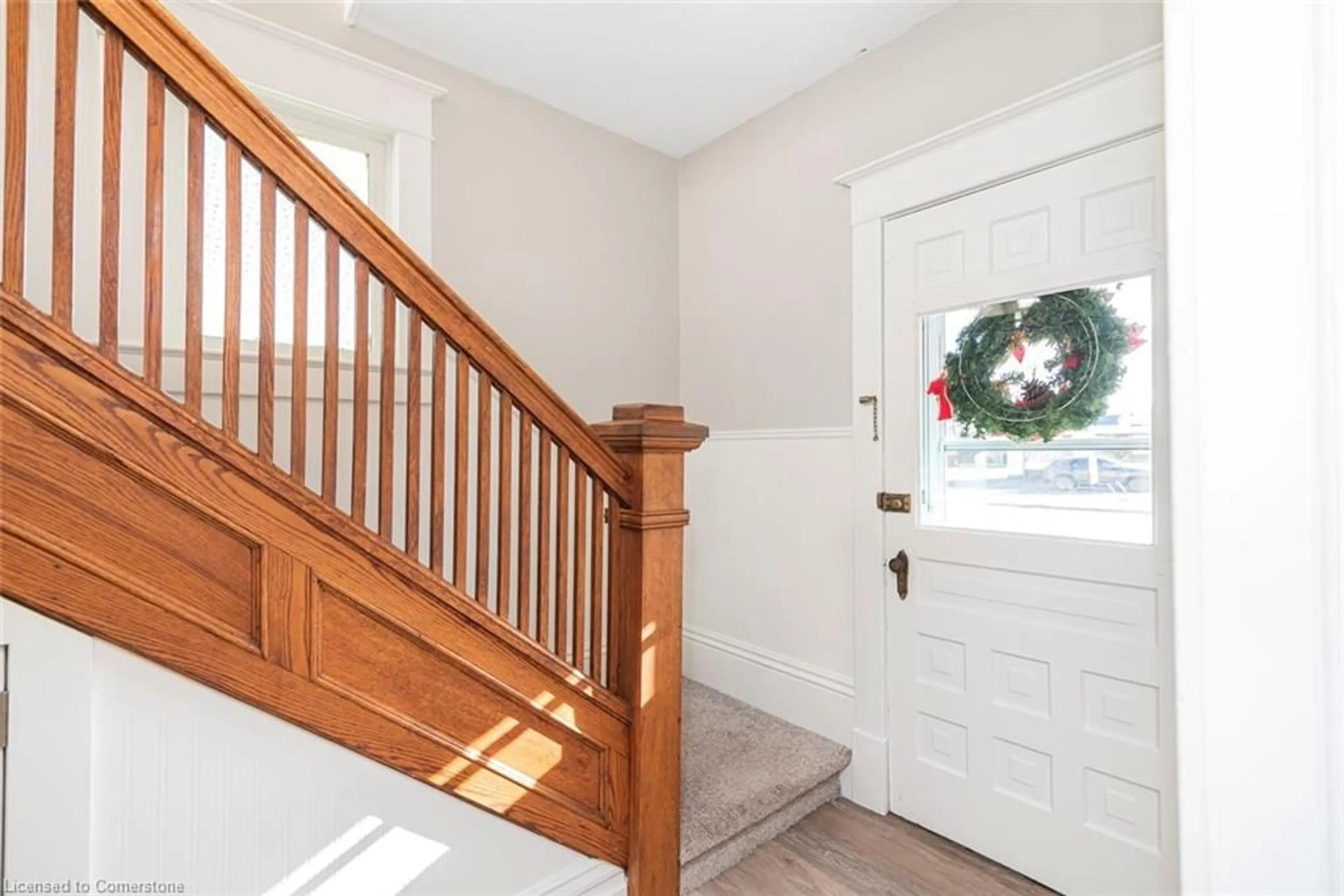 Indoor entryway, wood floors for 501 Broad St, Dunnville Ontario N1A 1G7