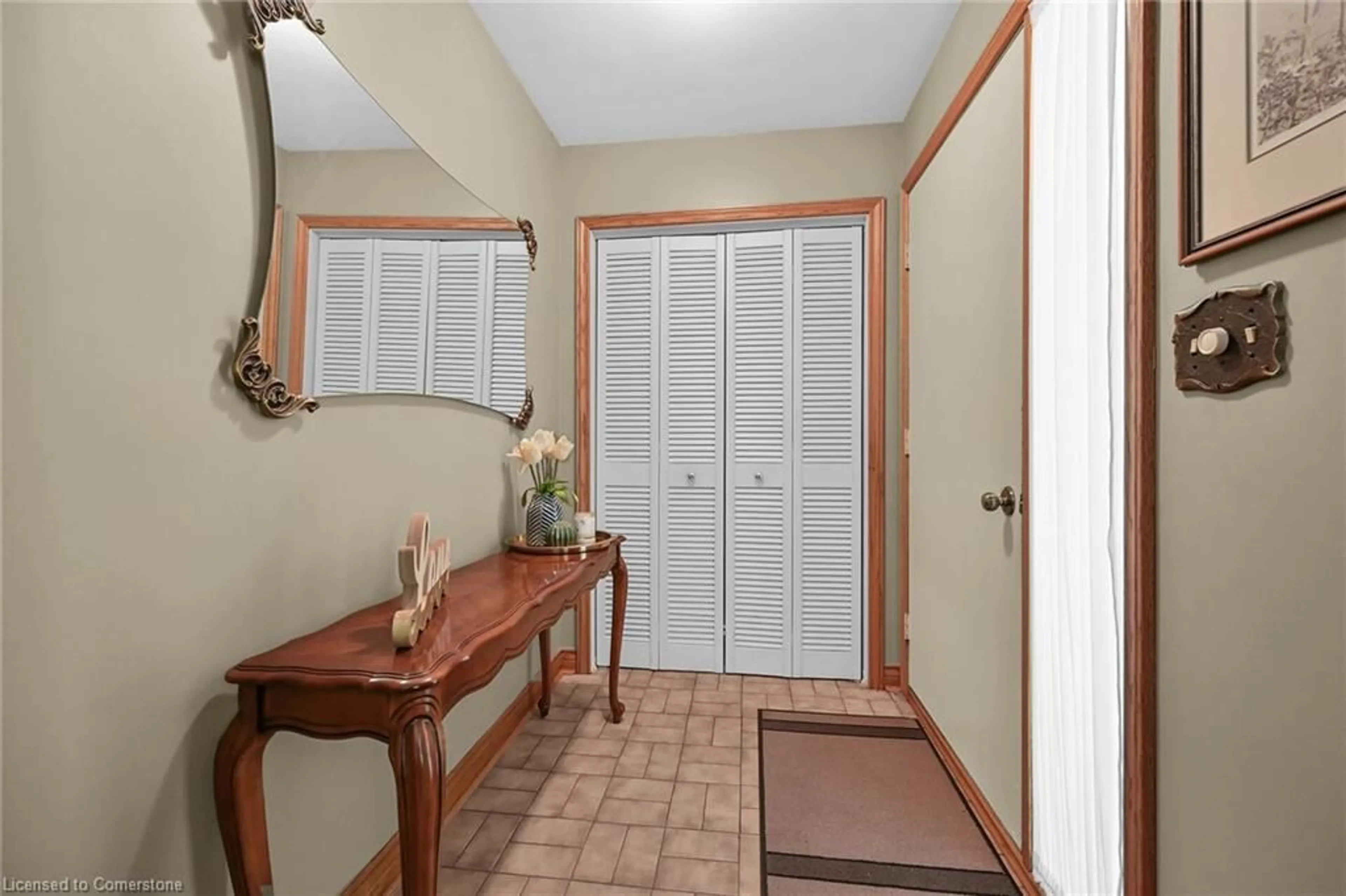 Indoor entryway, wood floors for 1 Eden Pl, Simcoe Ontario N3Y 3K9