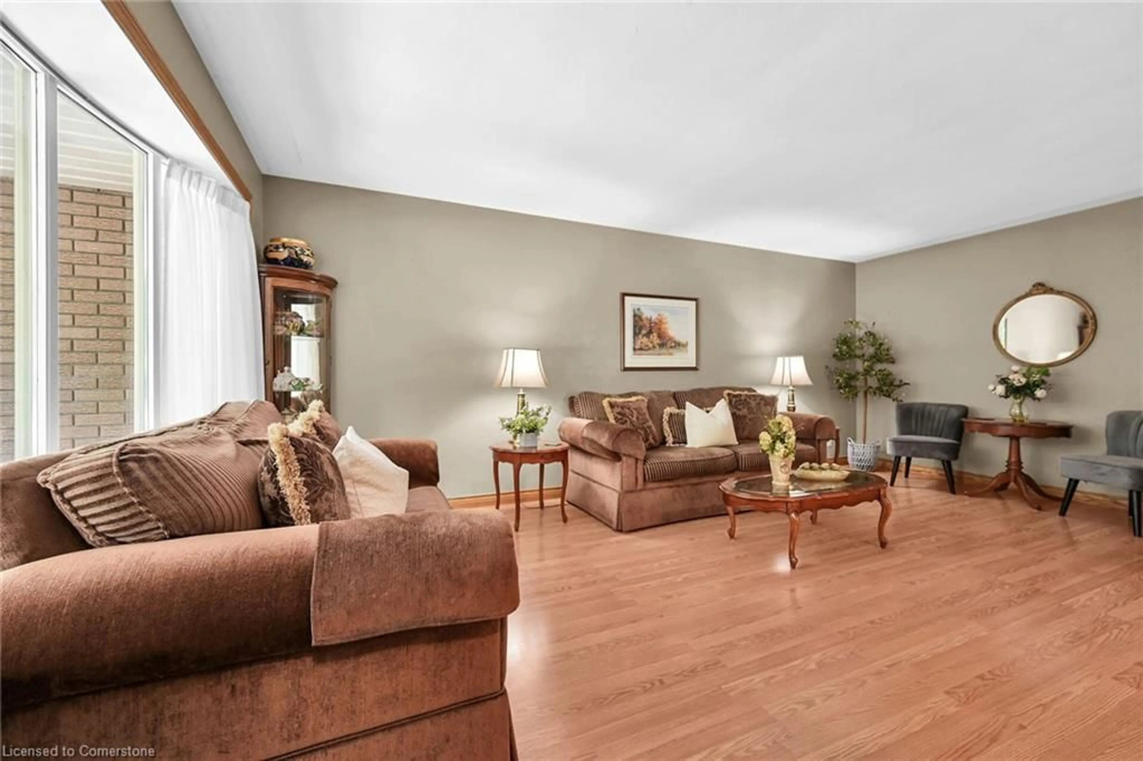 Living room, wood floors for 1 Eden Pl, Simcoe Ontario N3Y 3K9