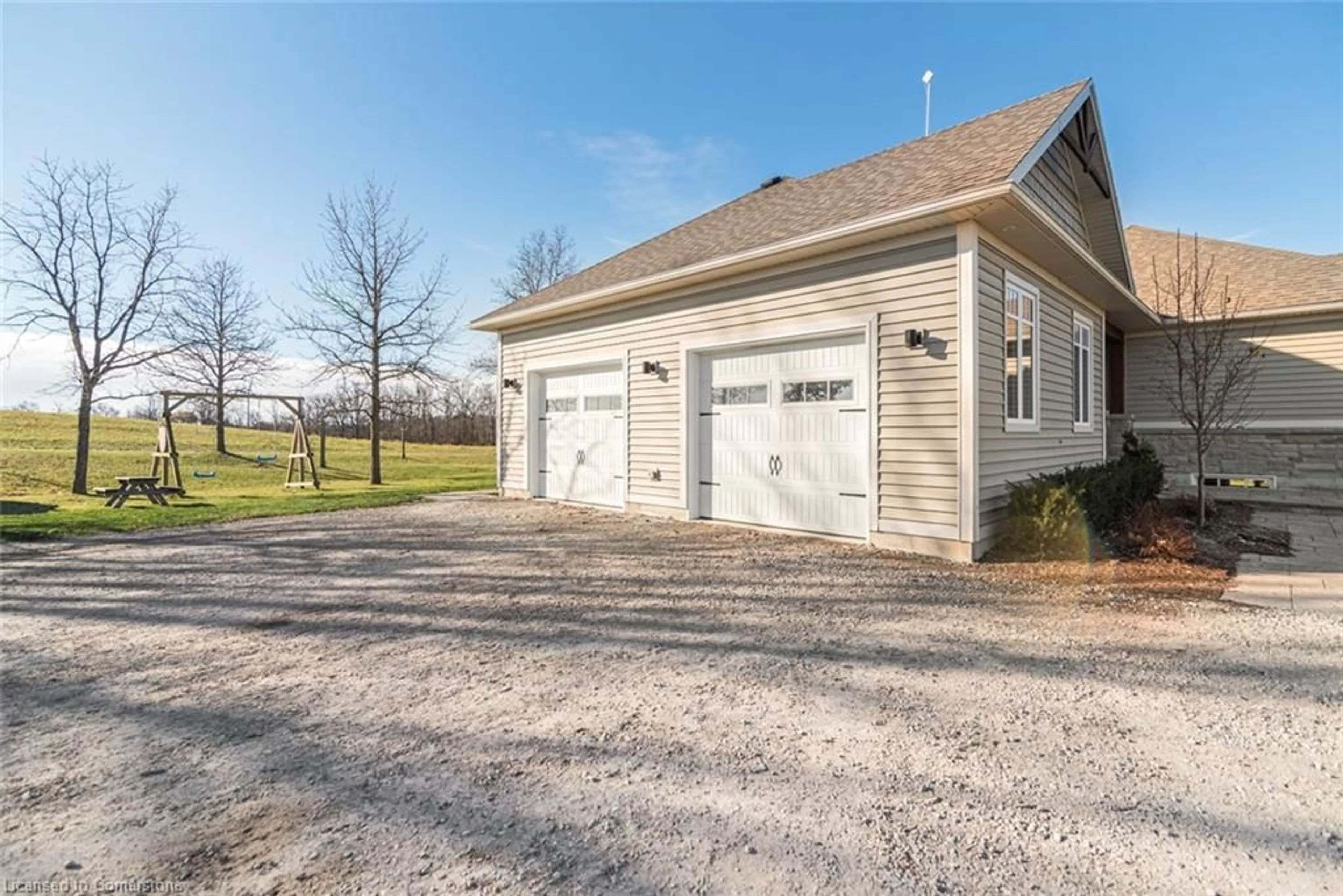 Indoor garage, cement floor for 5890 Regional Road 20, Smithville Ontario L0R 1Y0