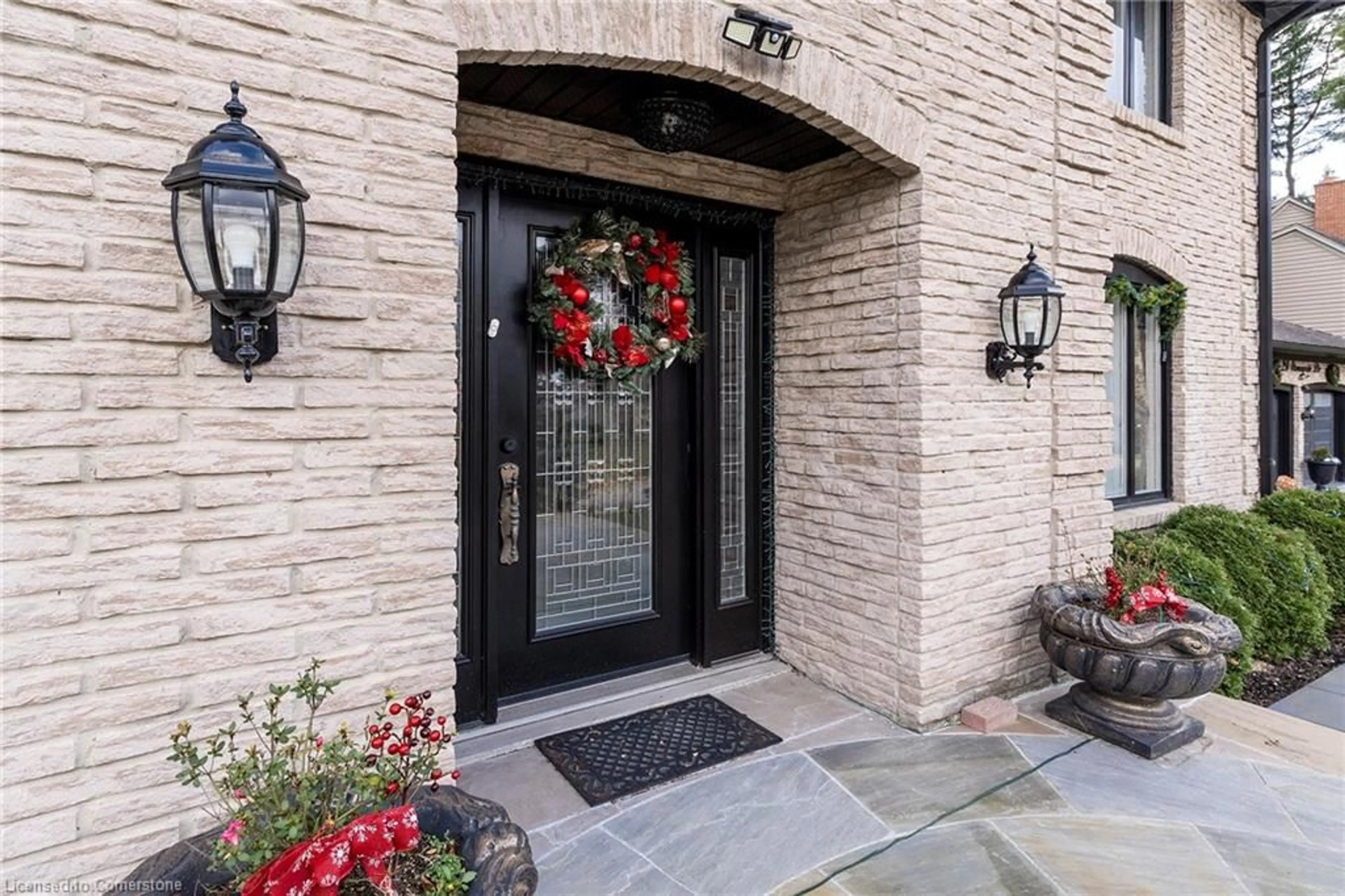 Indoor entryway, ceramic floors for 28 Stonegate Dr, Ancaster Ontario L9G 3R7