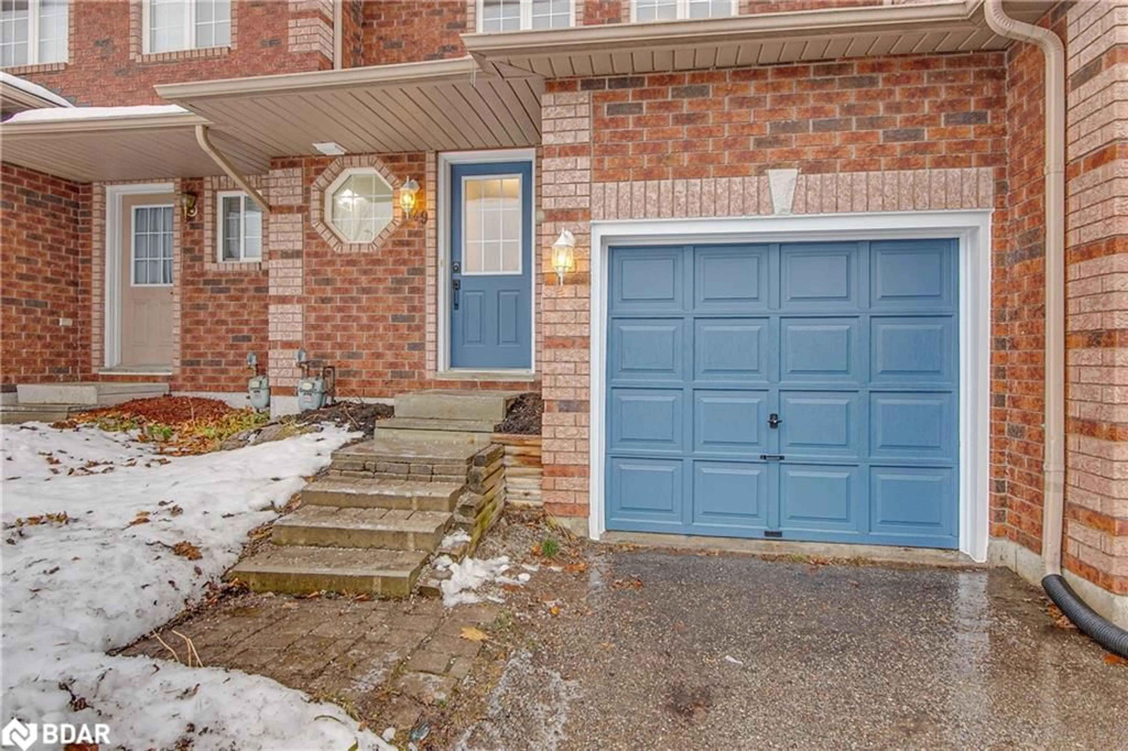 Indoor entryway for 29 Courtney Cres, Barrie Ontario L4N 5S7