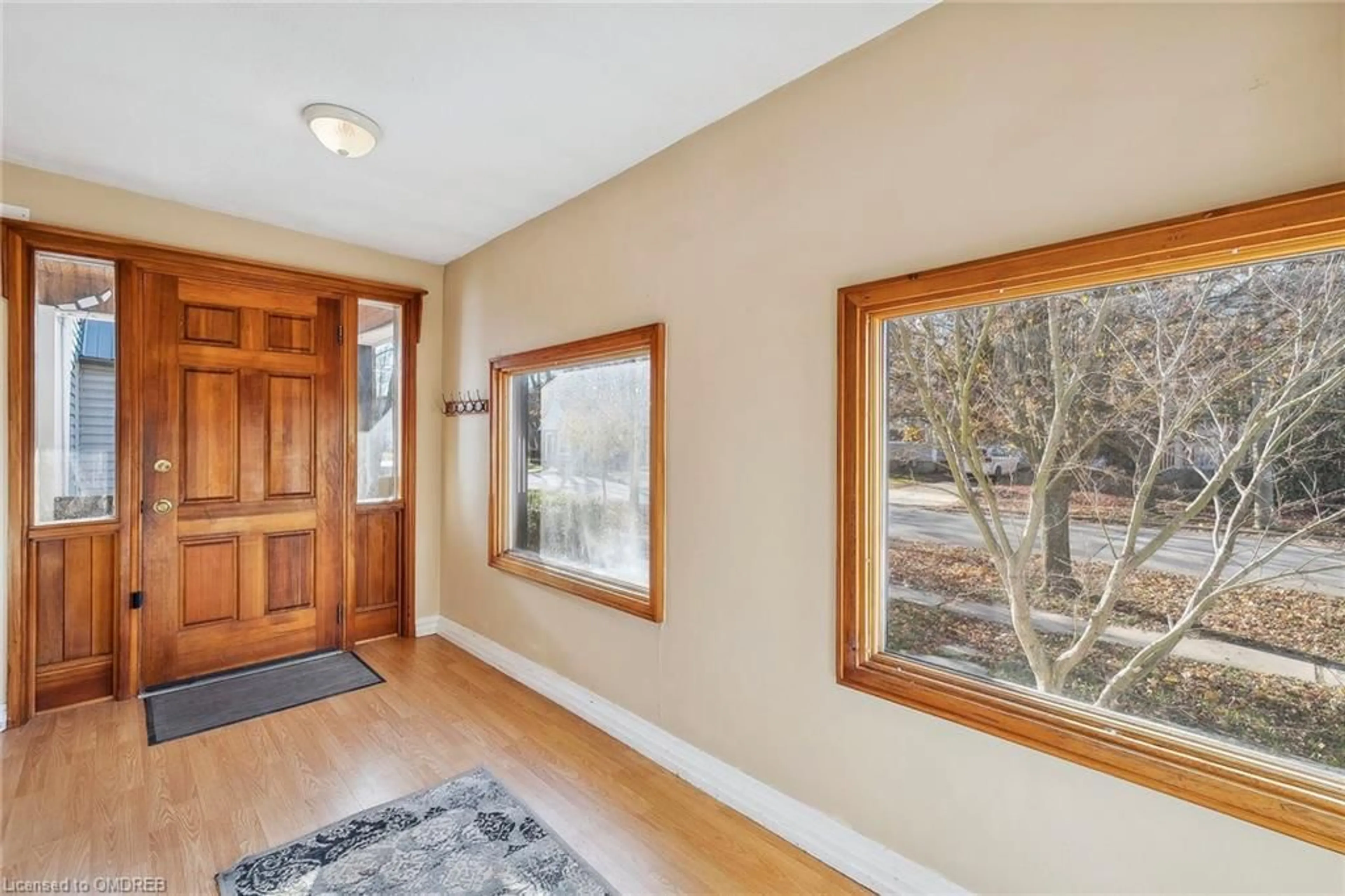 Indoor entryway, wood floors for 70 Henry St, St. Catharines Ontario L2R 5V2