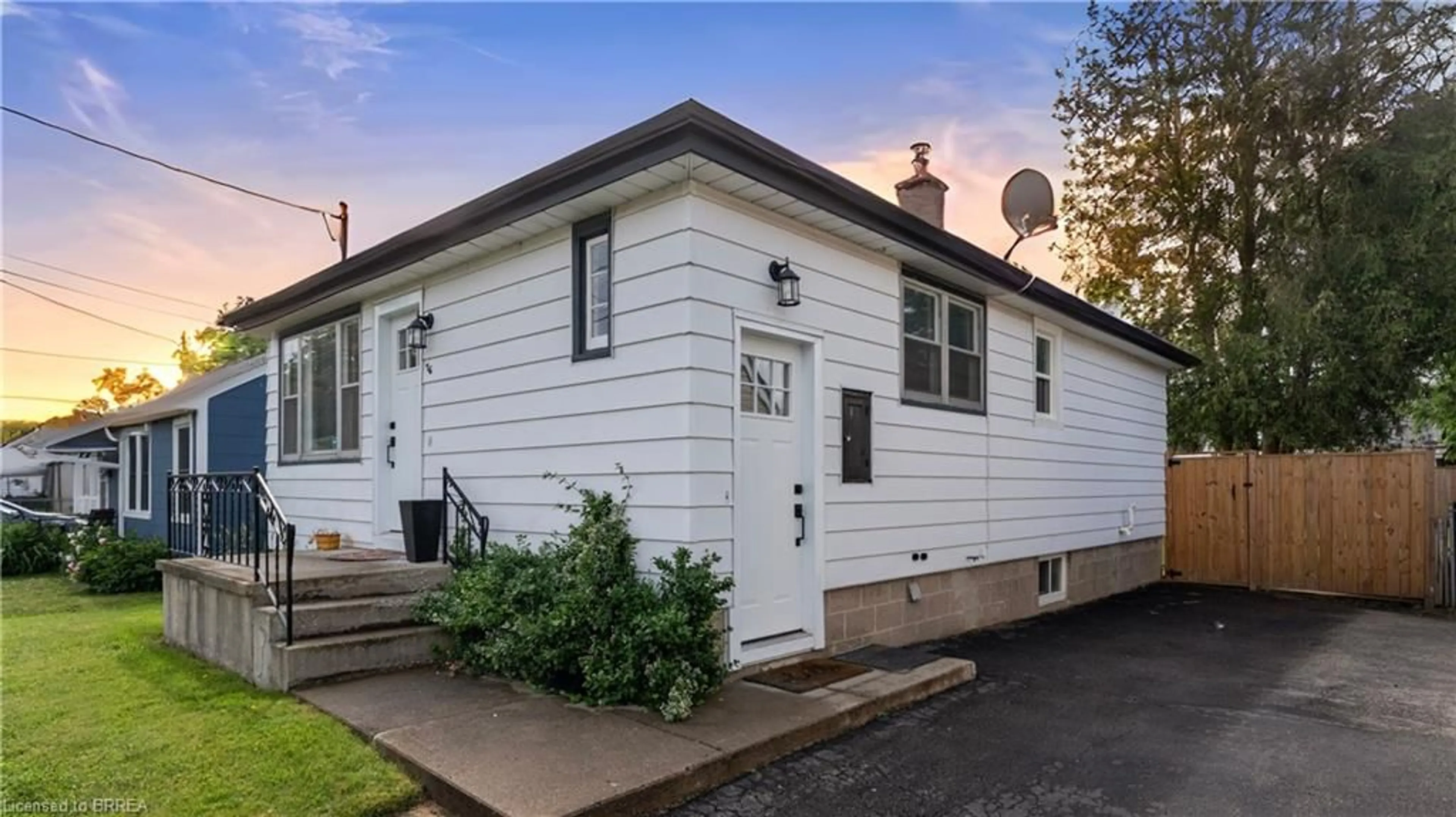 Frontside or backside of a home, cottage for 76 Gladstone Ave, Brantford Ontario N3S 1P3