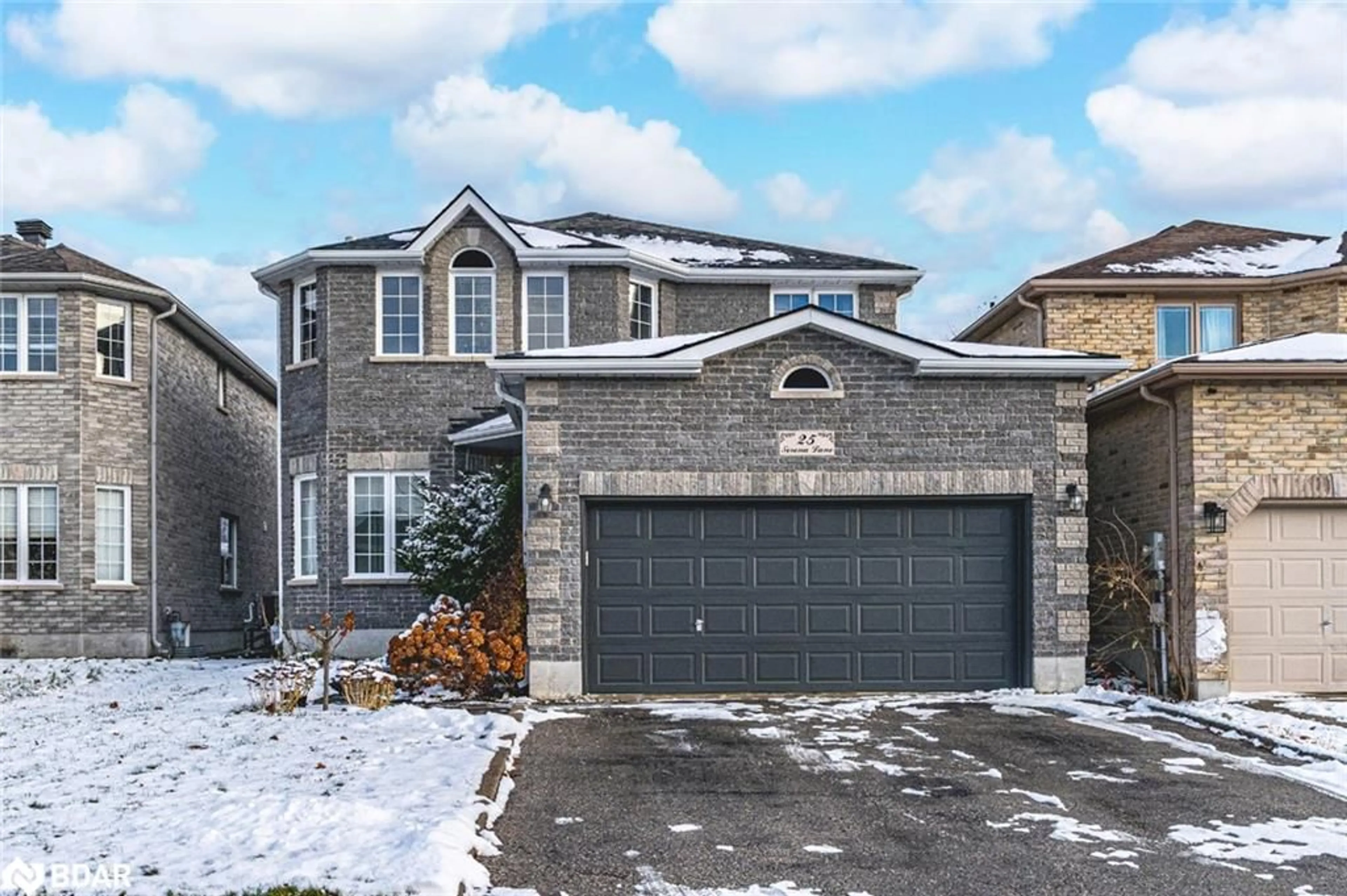 Frontside or backside of a home, the street view for 25 Serena Lane, Barrie Ontario L4N 0V6