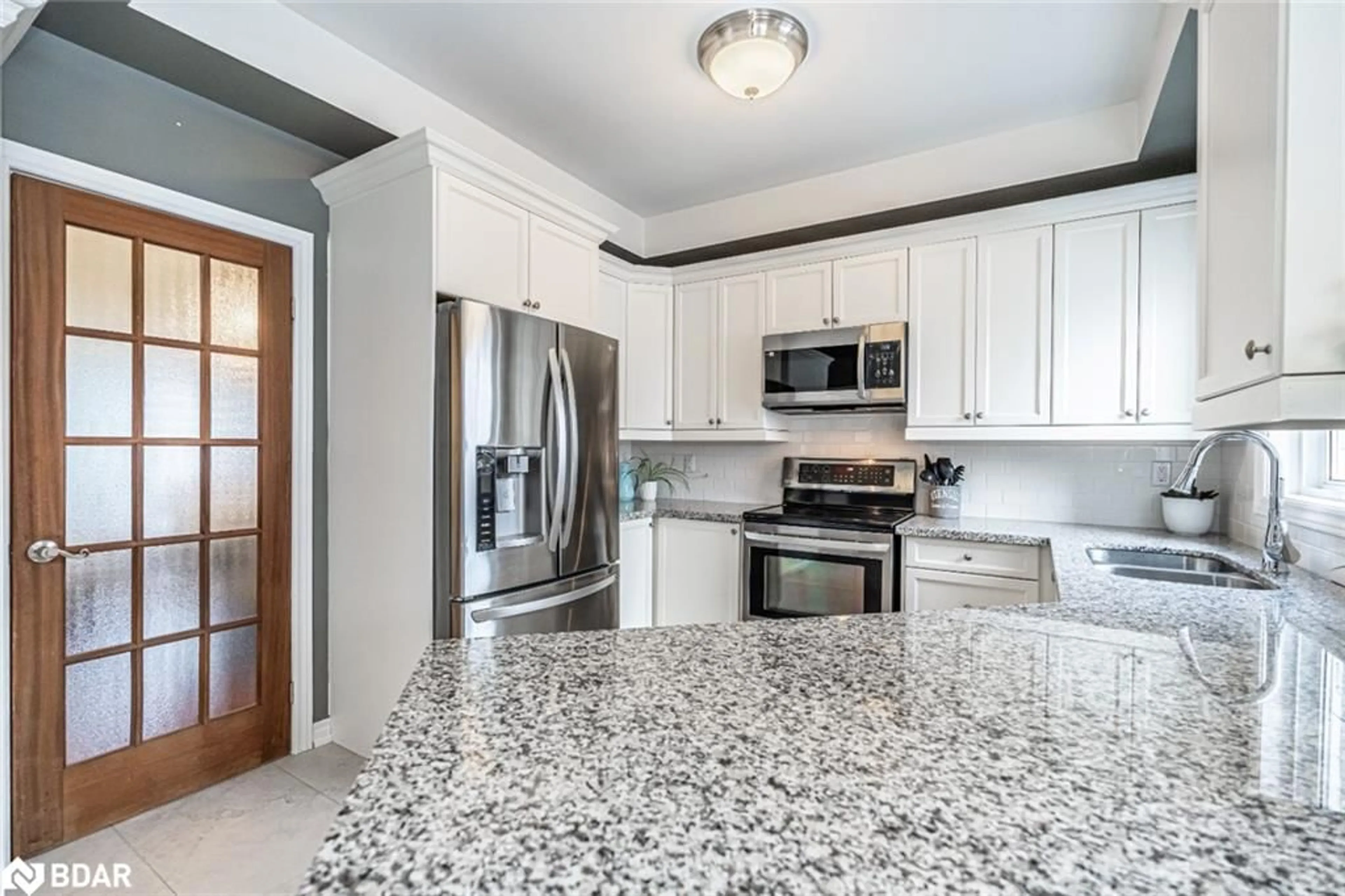 Open concept kitchen for 25 Serena Lane, Barrie Ontario L4N 0V6