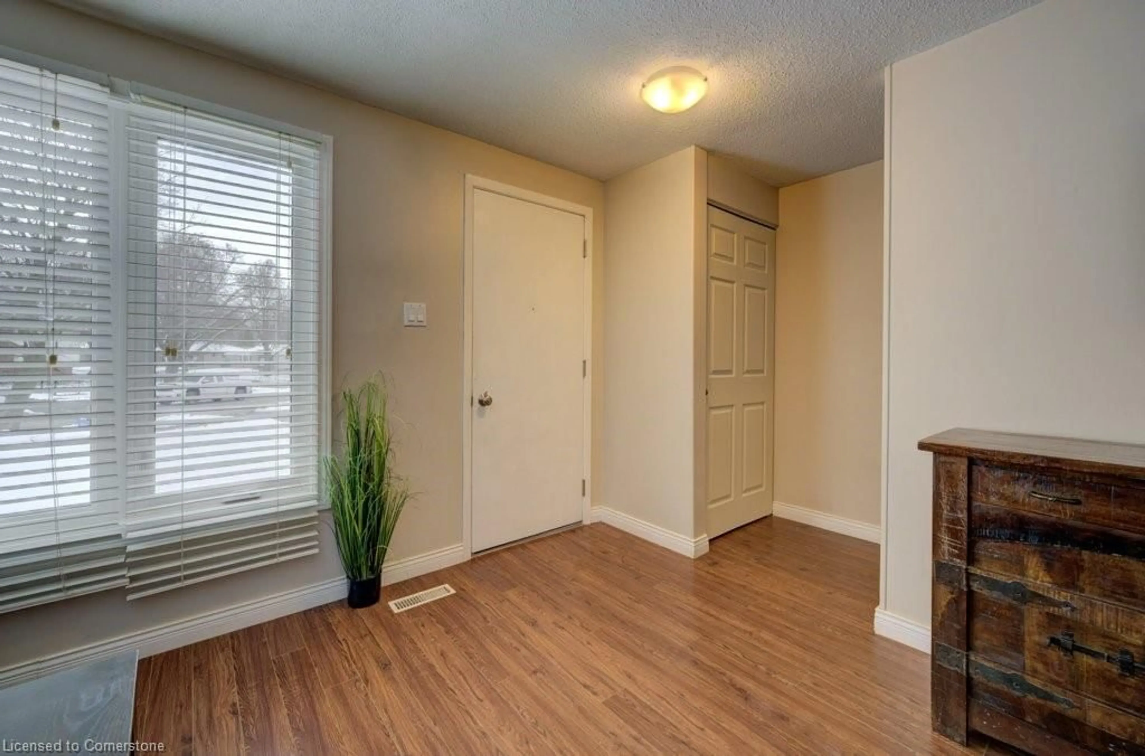 Indoor entryway, wood floors for 29 Selkirk Dr, Kitchener Ontario N2E 1M5