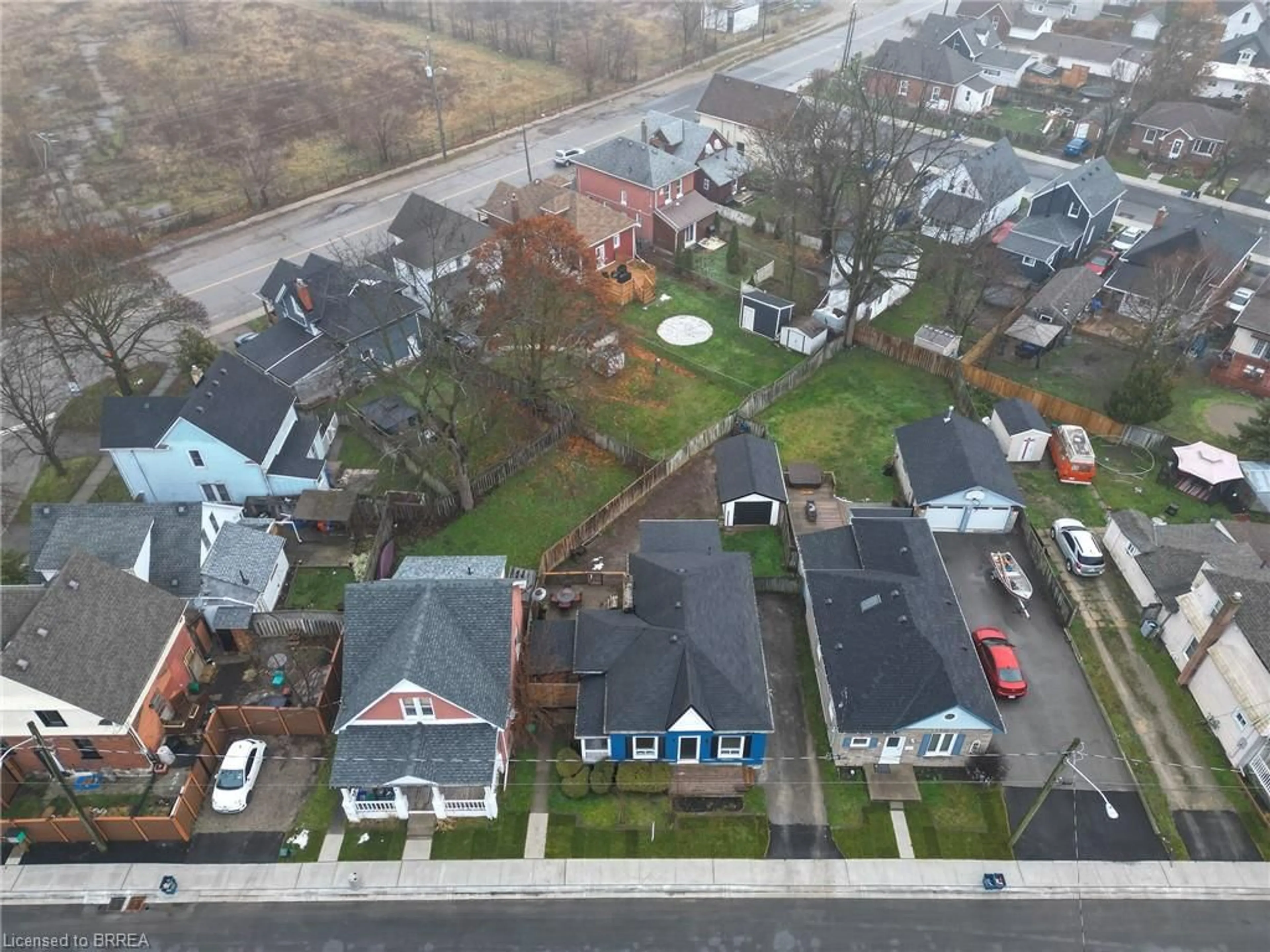 A pic from outside/outdoor area/front of a property/back of a property/a pic from drone, street for 6 Webling St, Brantford Ontario N3S 2S7