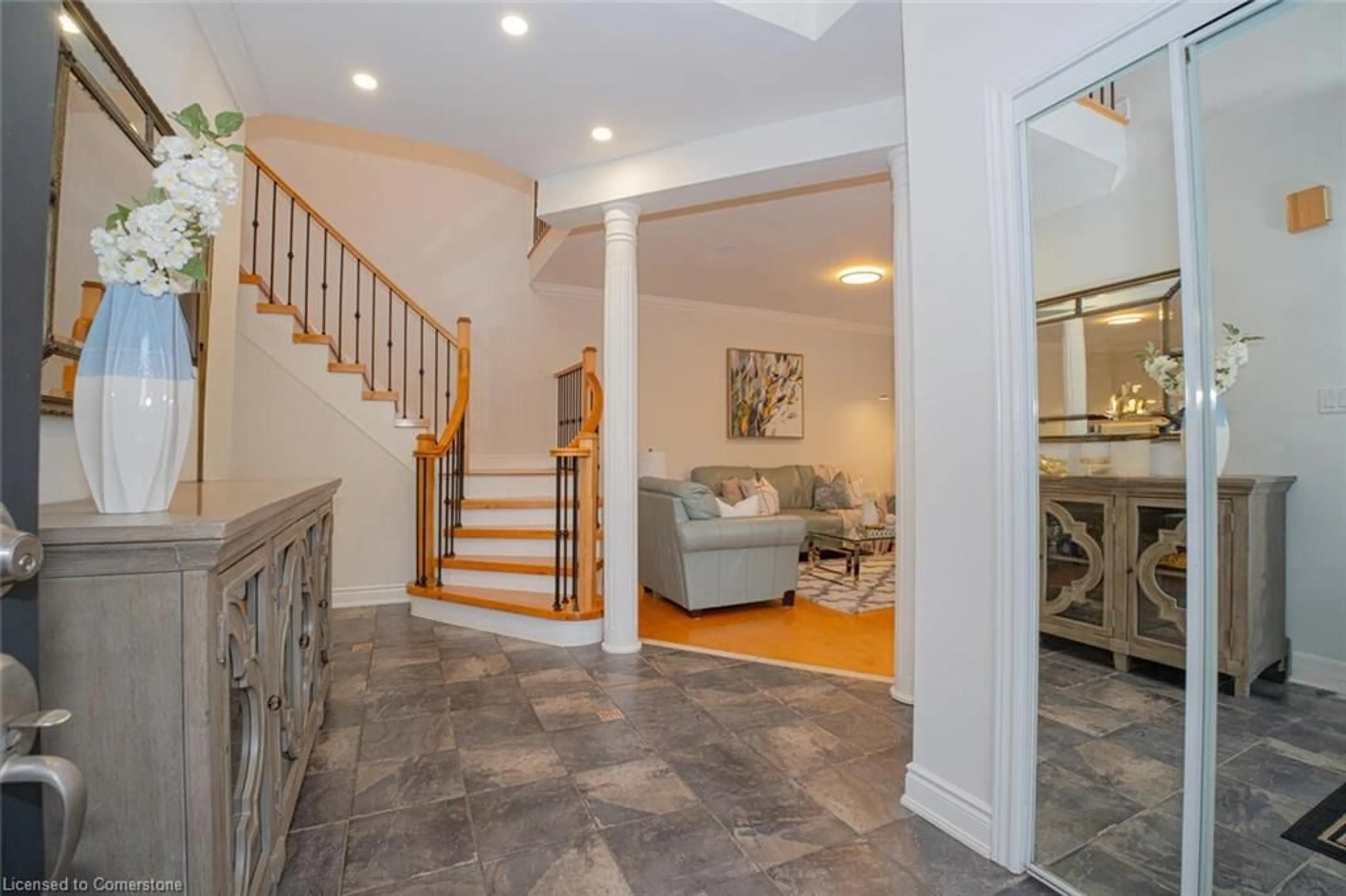 Indoor entryway, wood floors for 50 Islandview Way, Stoney Creek Ontario L8E 6C1