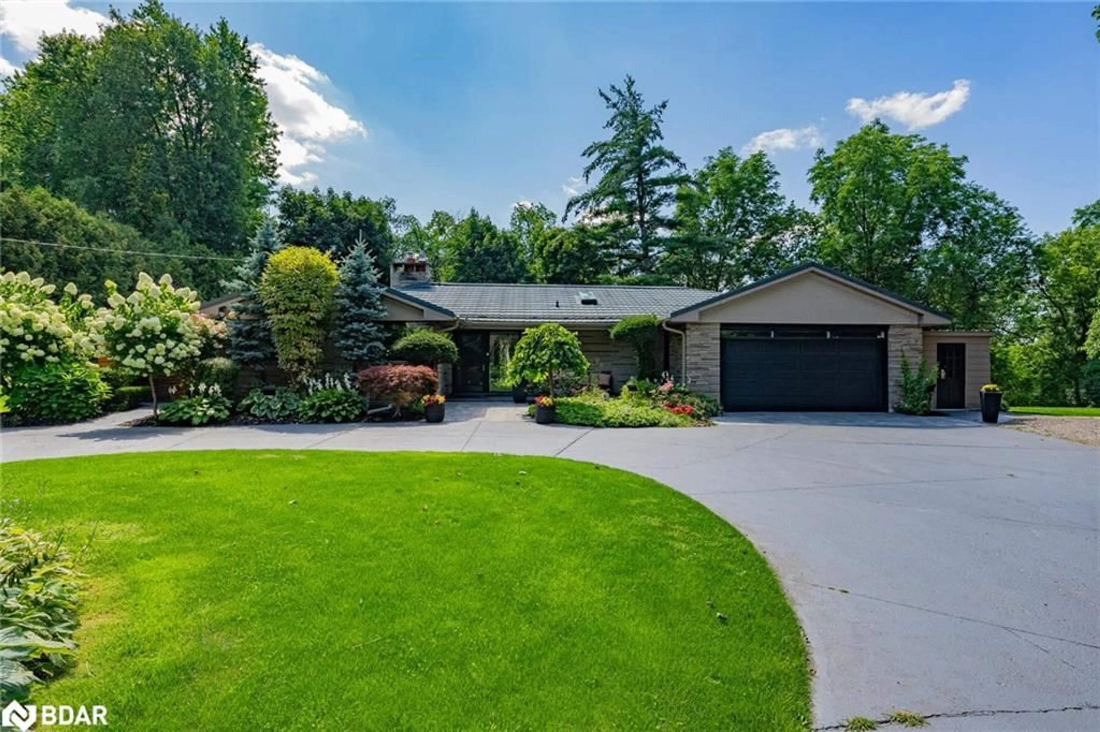 A pic from outside/outdoor area/front of a property/back of a property/a pic from drone, street for 1 Terry Crt, Georgetown Ontario L7G 1P4