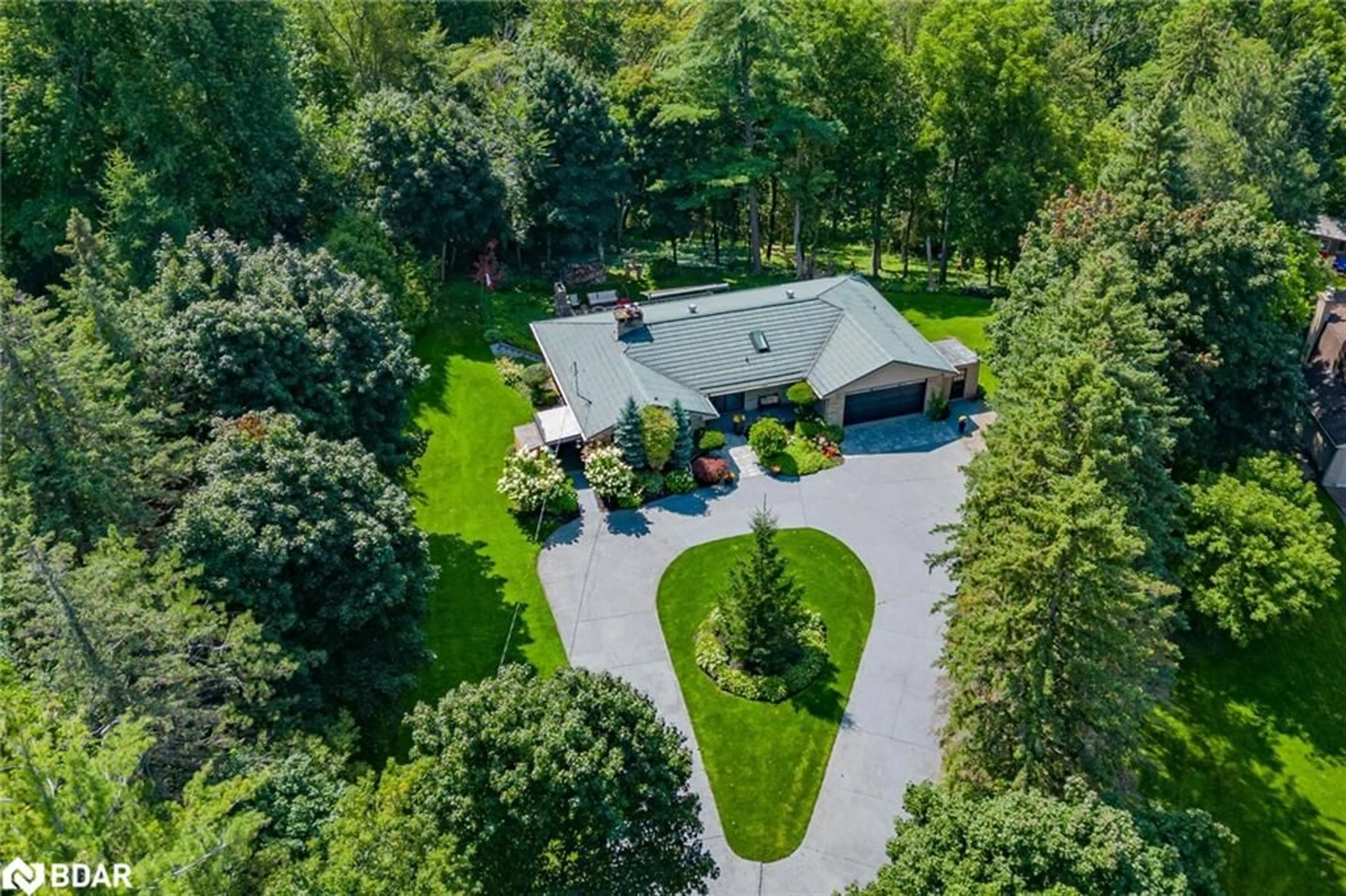 A pic from outside/outdoor area/front of a property/back of a property/a pic from drone, unknown for 1 Terry Crt, Georgetown Ontario L7G 1P4