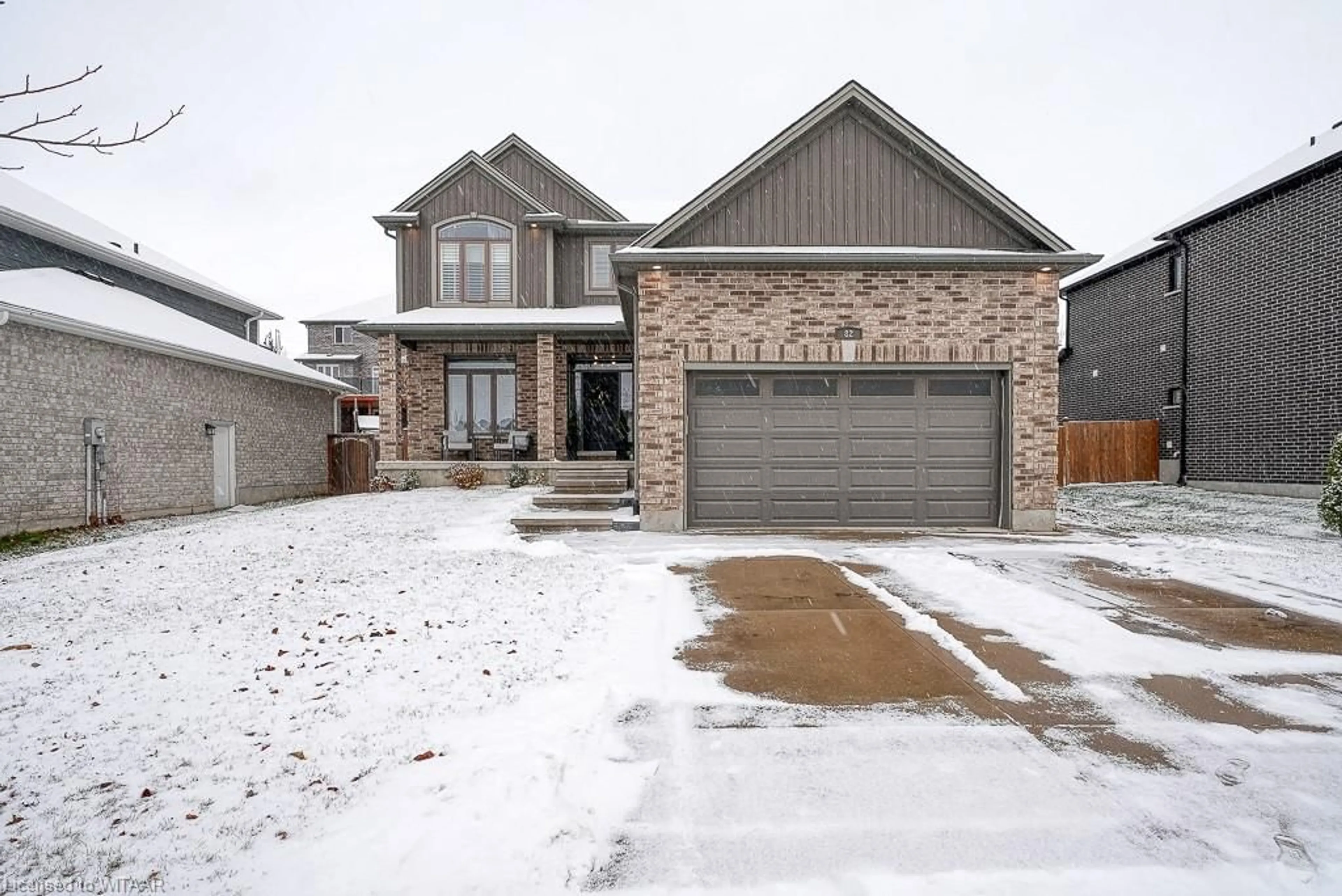 Frontside or backside of a home, the street view for 82 Fieldstone Cres, Komoka Ontario N0L 1R0