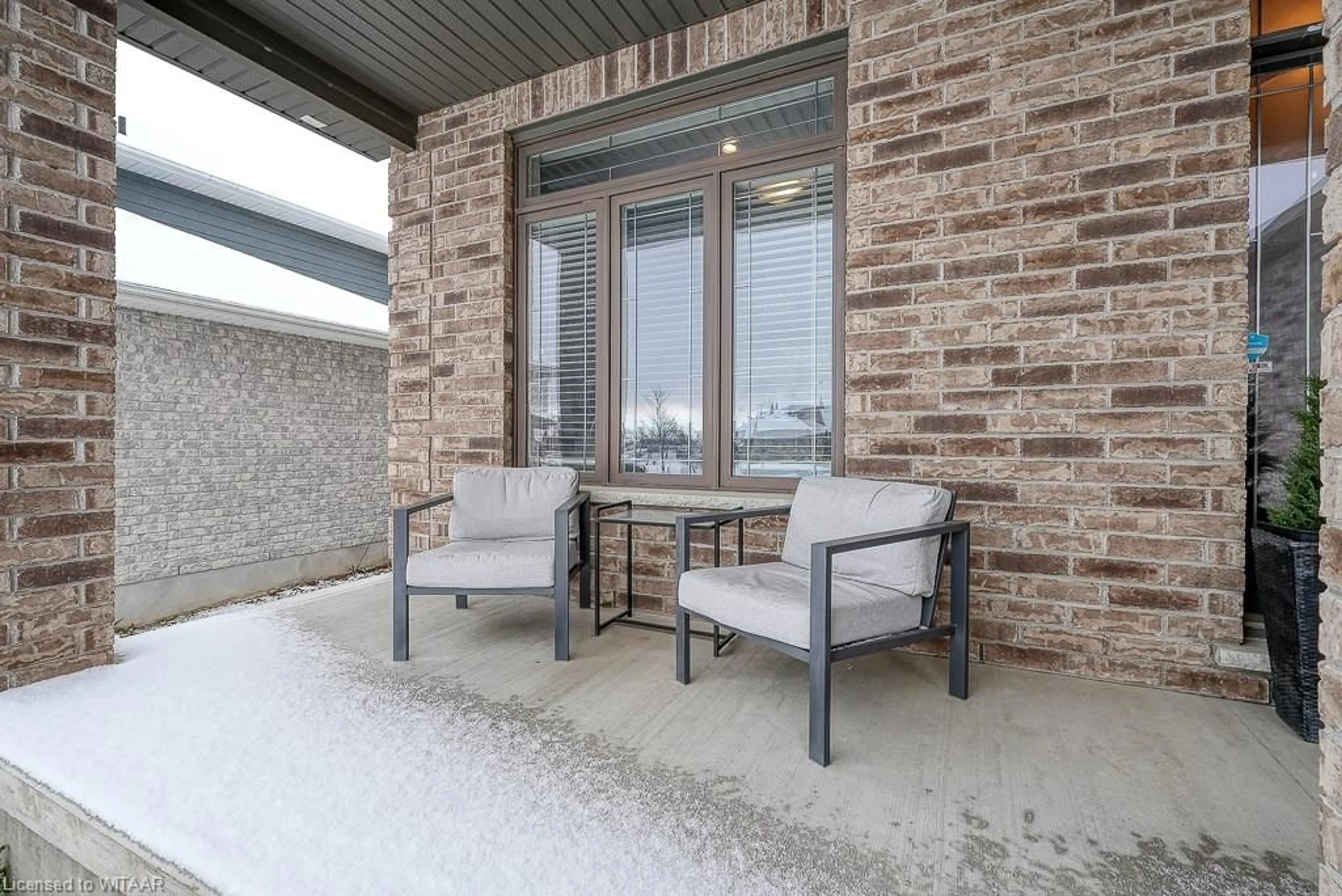 Patio, the front or back of building for 82 Fieldstone Cres, Komoka Ontario N0L 1R0