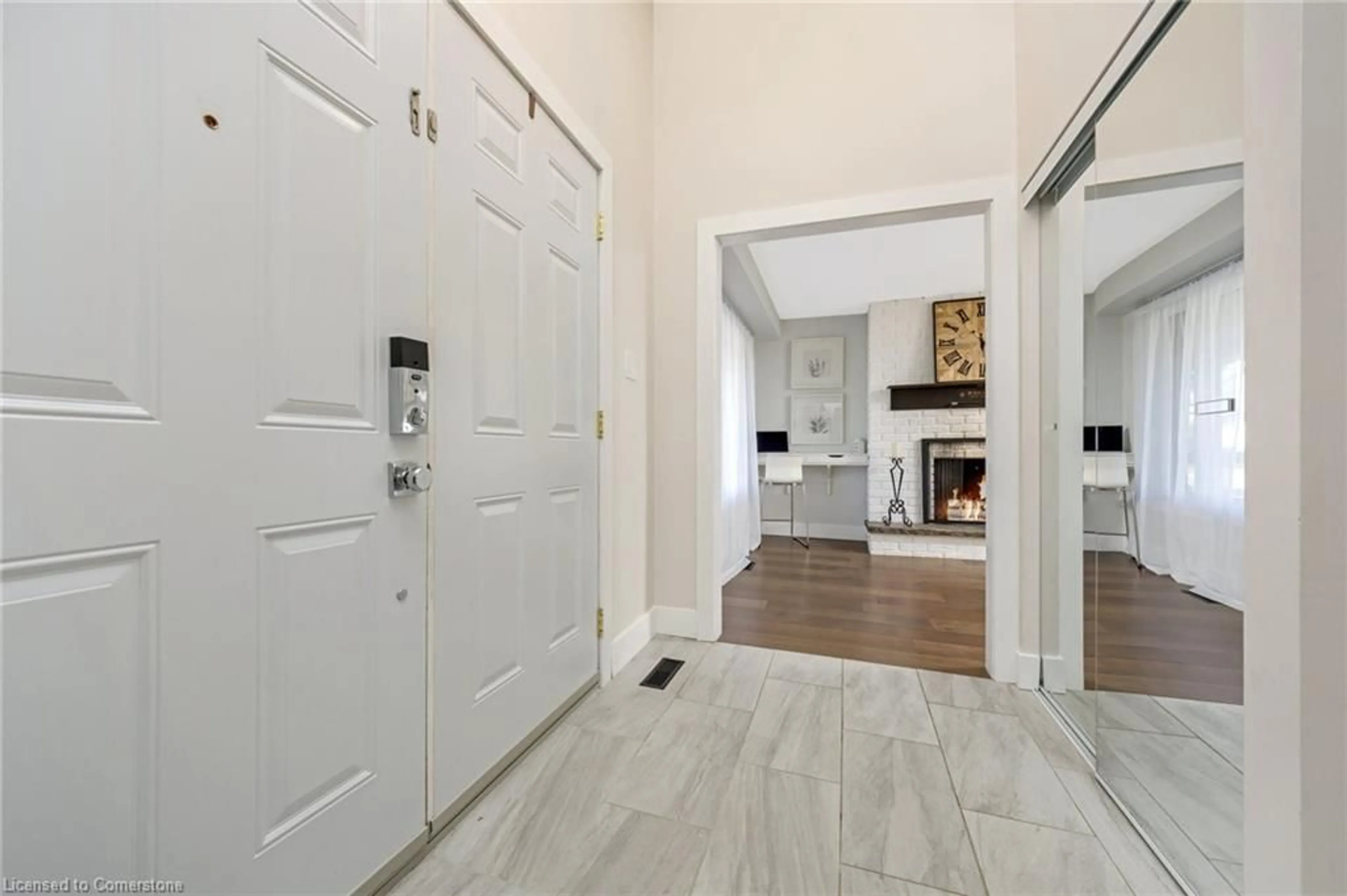 Indoor entryway, wood floors for 710 Applewood Cres, Milton Ontario L9T 3C4